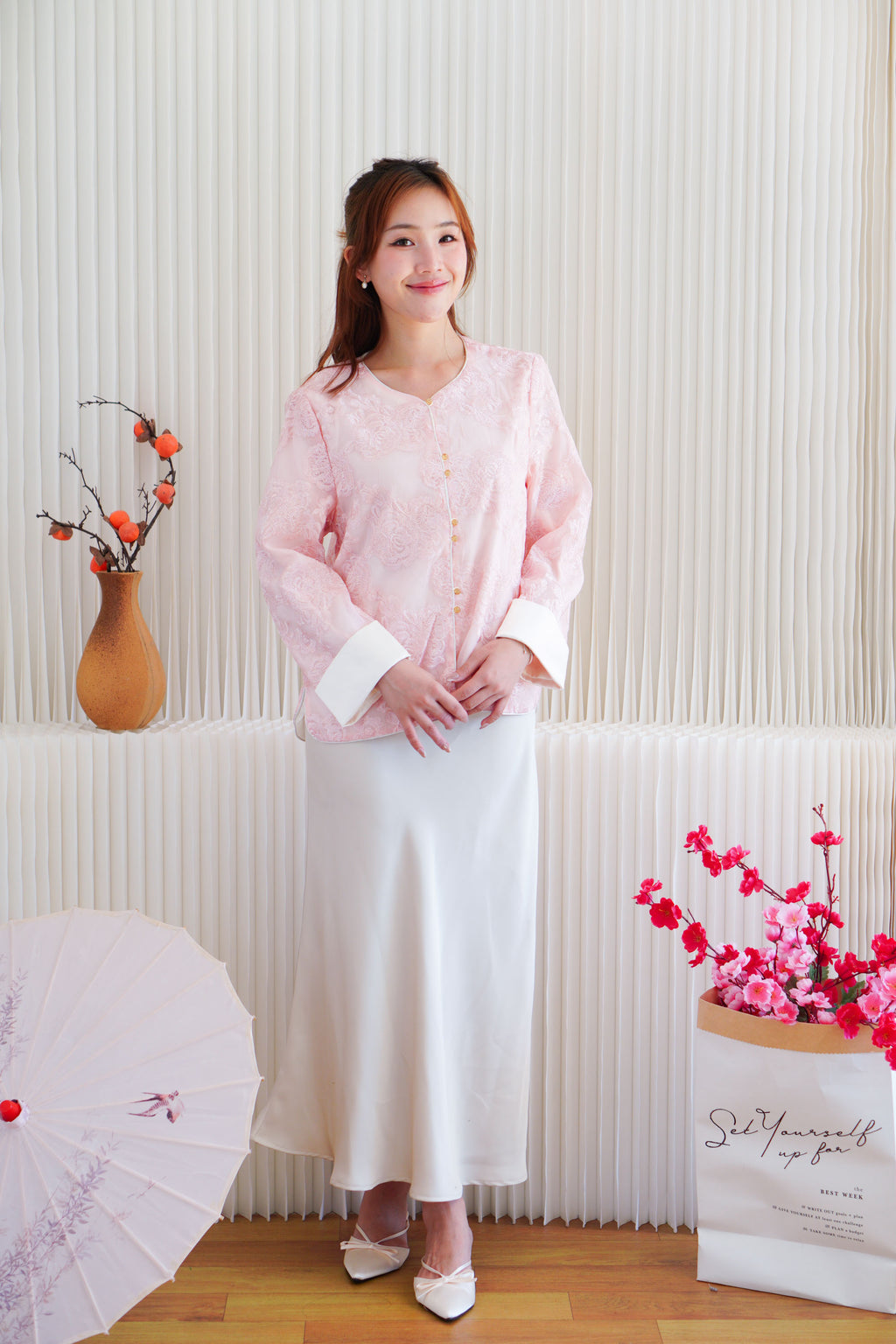 (BACKORDER) Sha Li Long Sleeve Embroided Cheongsam Top in Pink