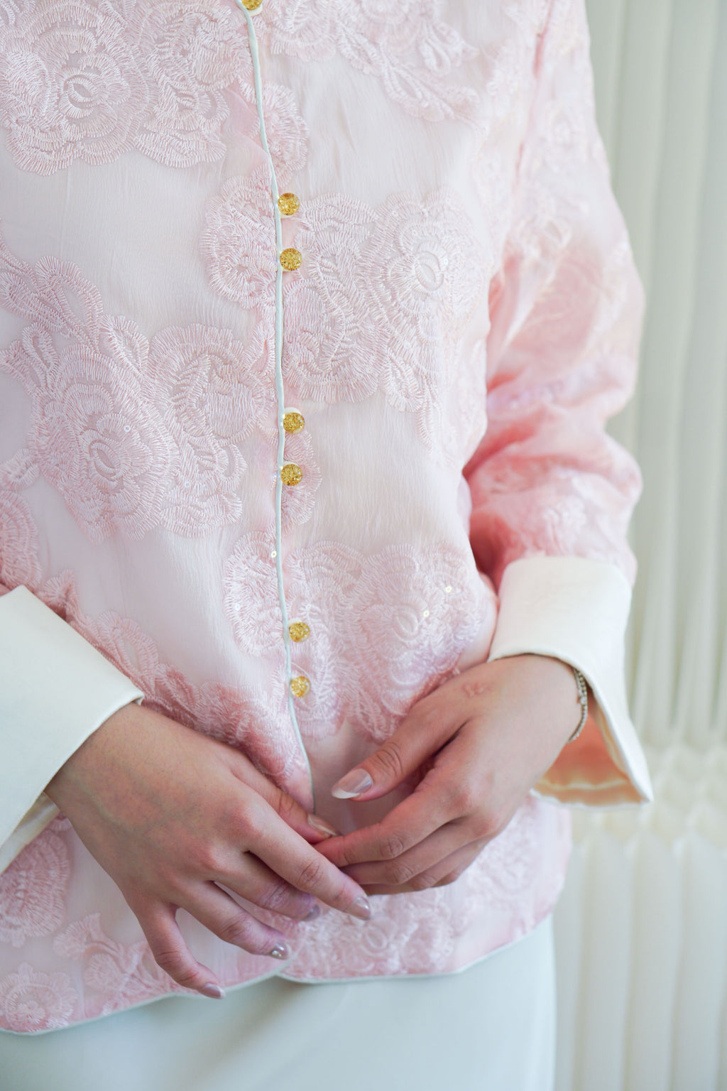 (BACKORDER) Sha Li Long Sleeve Embroided Cheongsam Top in Pink