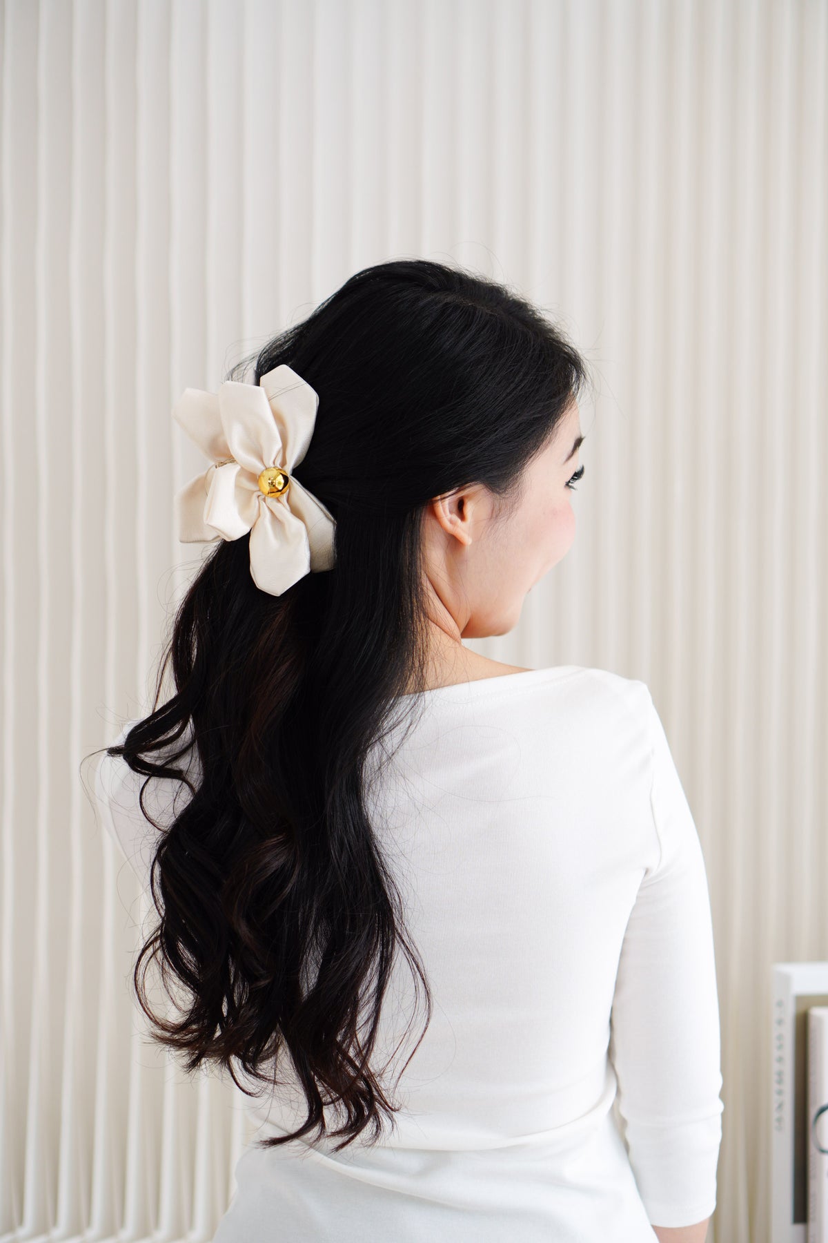 (BACKORDER) Flower Hair Clip in Cream