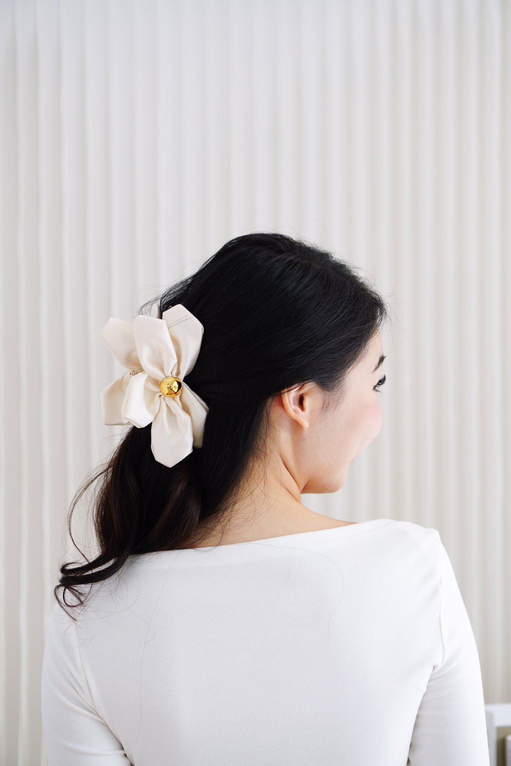 (BACKORDER) Flower Hair Clip in Cream