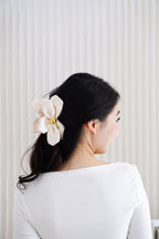(BACKORDER) Flower Hair Clip in Cream