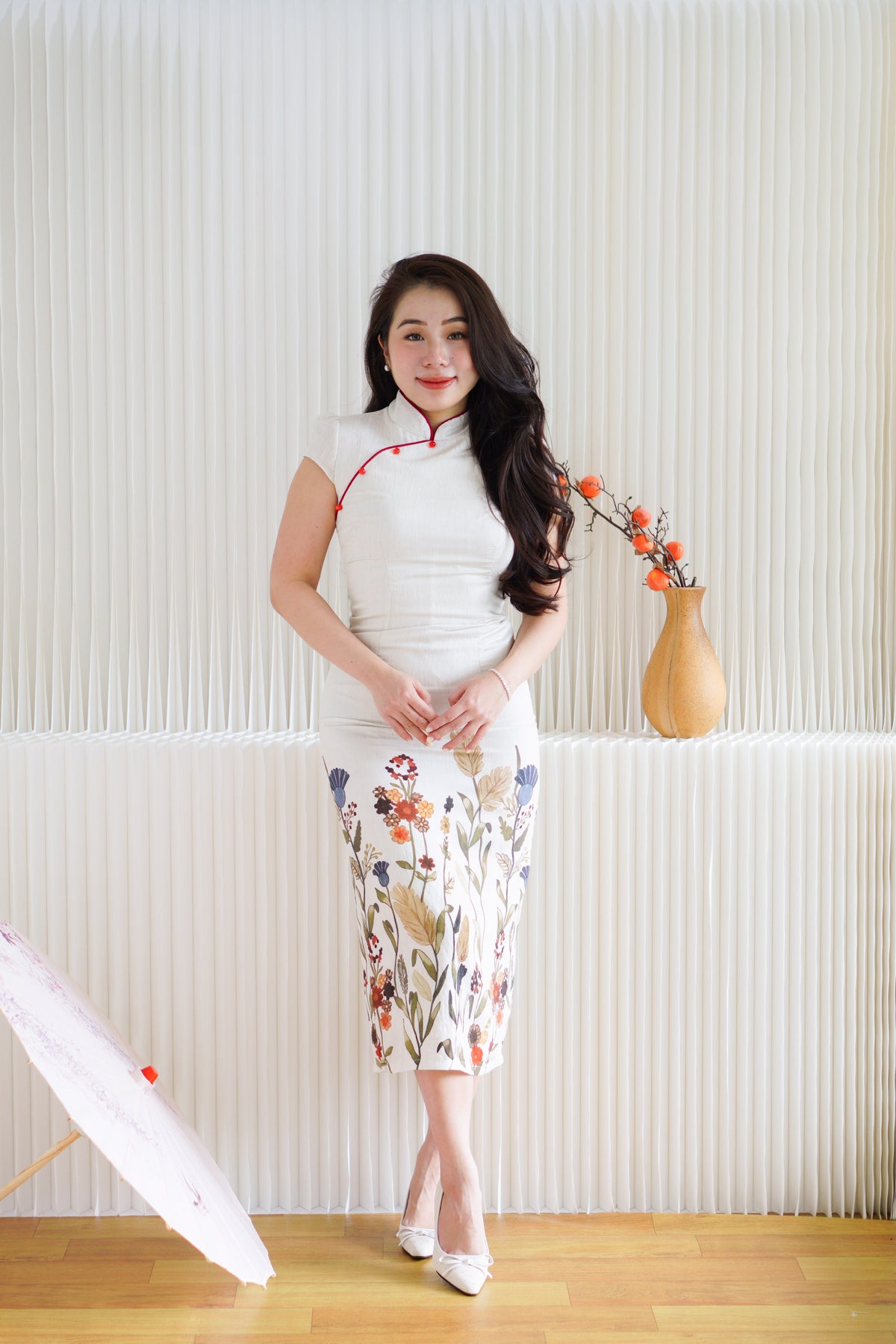 Zhen Ya Short Sleeves Floral Cheongsam In Cream with Red Lining