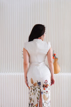 Zhen Ya Short Sleeves Floral Cheongsam In Cream with Red Lining
