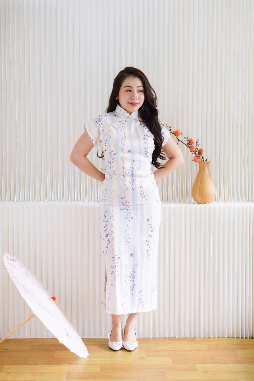 Hao Ran Short Sleeves Floral Cheongsam In Purple and White