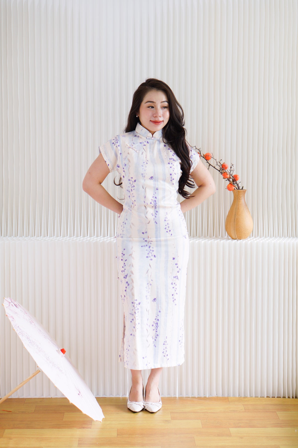 Hao Ran Short Sleeves Floral Cheongsam In Purple and White