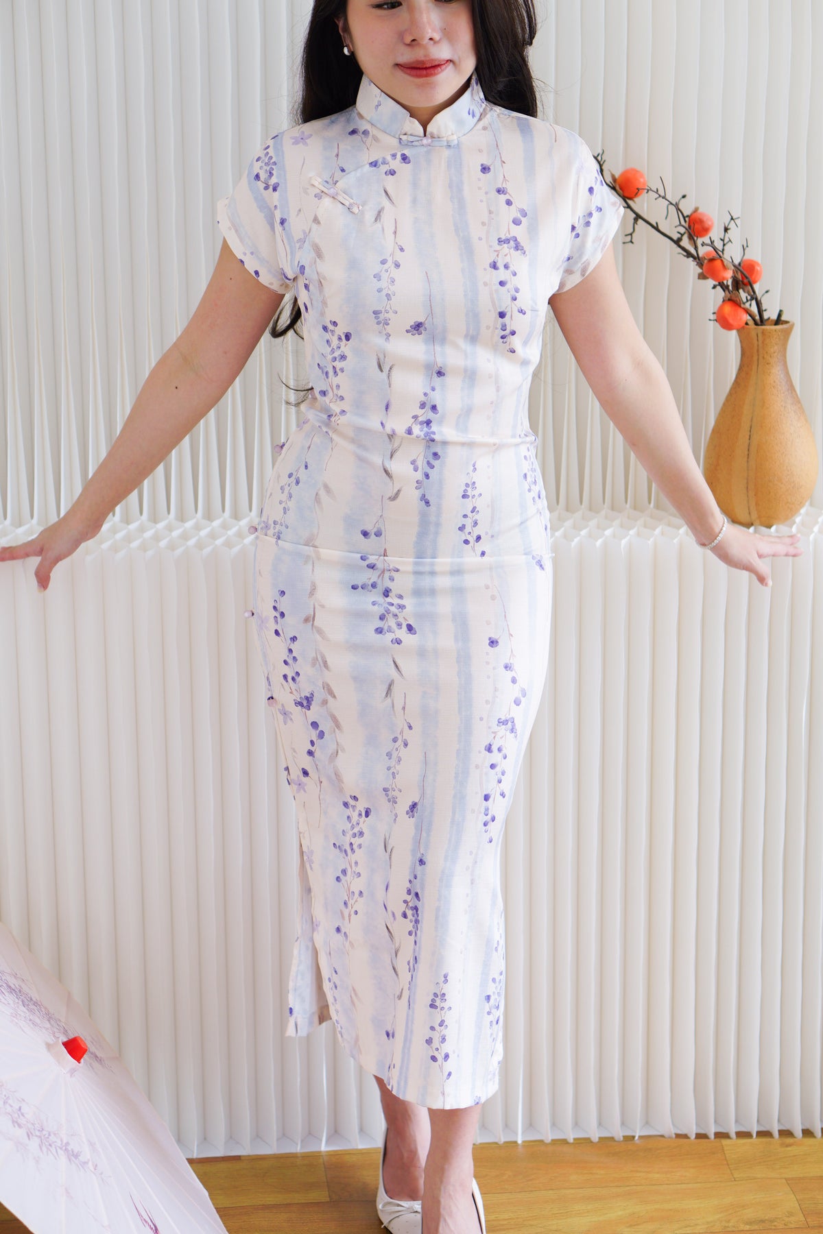 Hao Ran Short Sleeves Floral Cheongsam In Purple and White