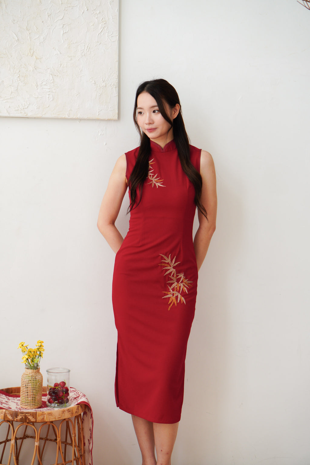 Zhu Rui High Neck Modern Cheongsam in Red