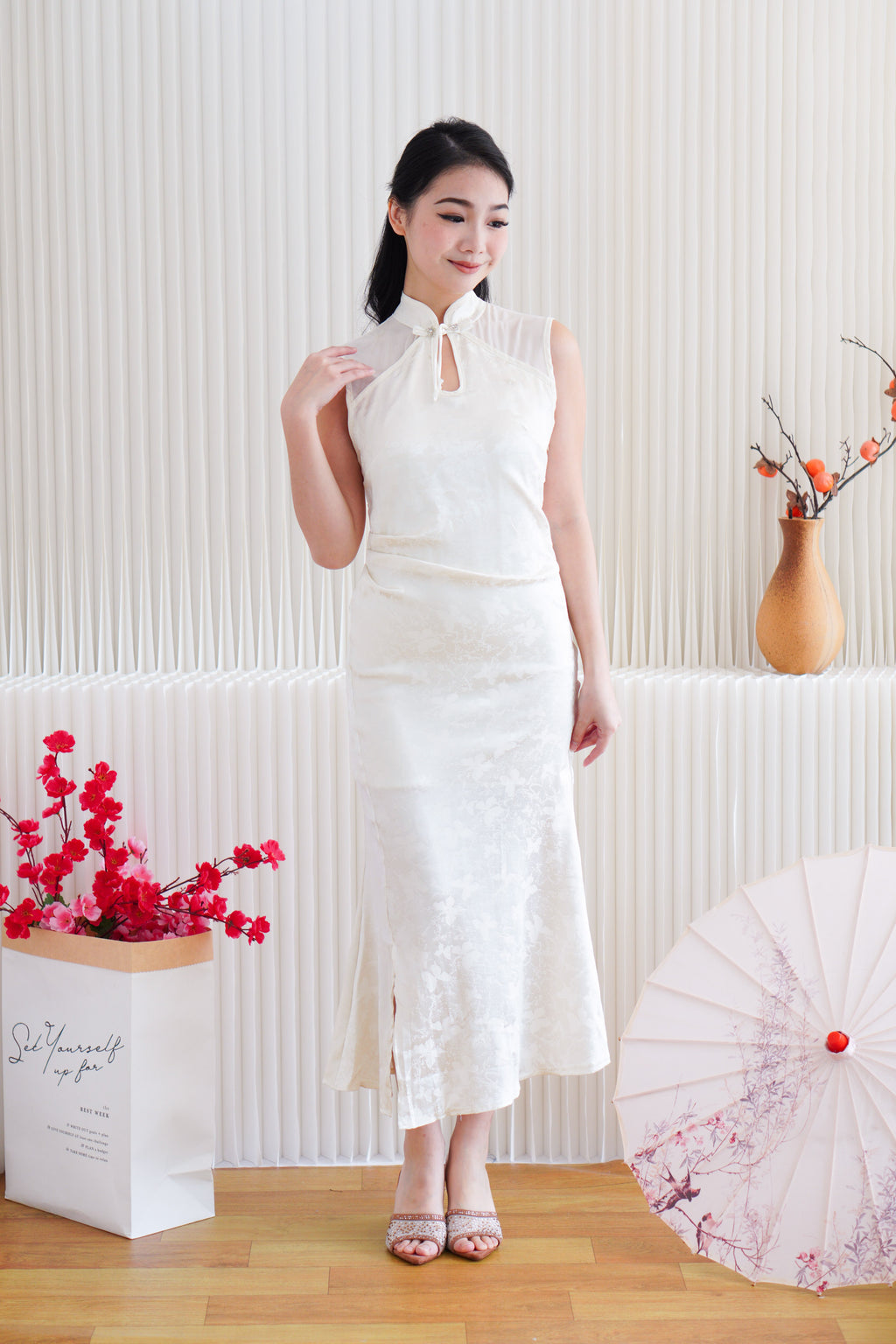 Yi Ning High Neck Cheongsam with Slit in Cream White