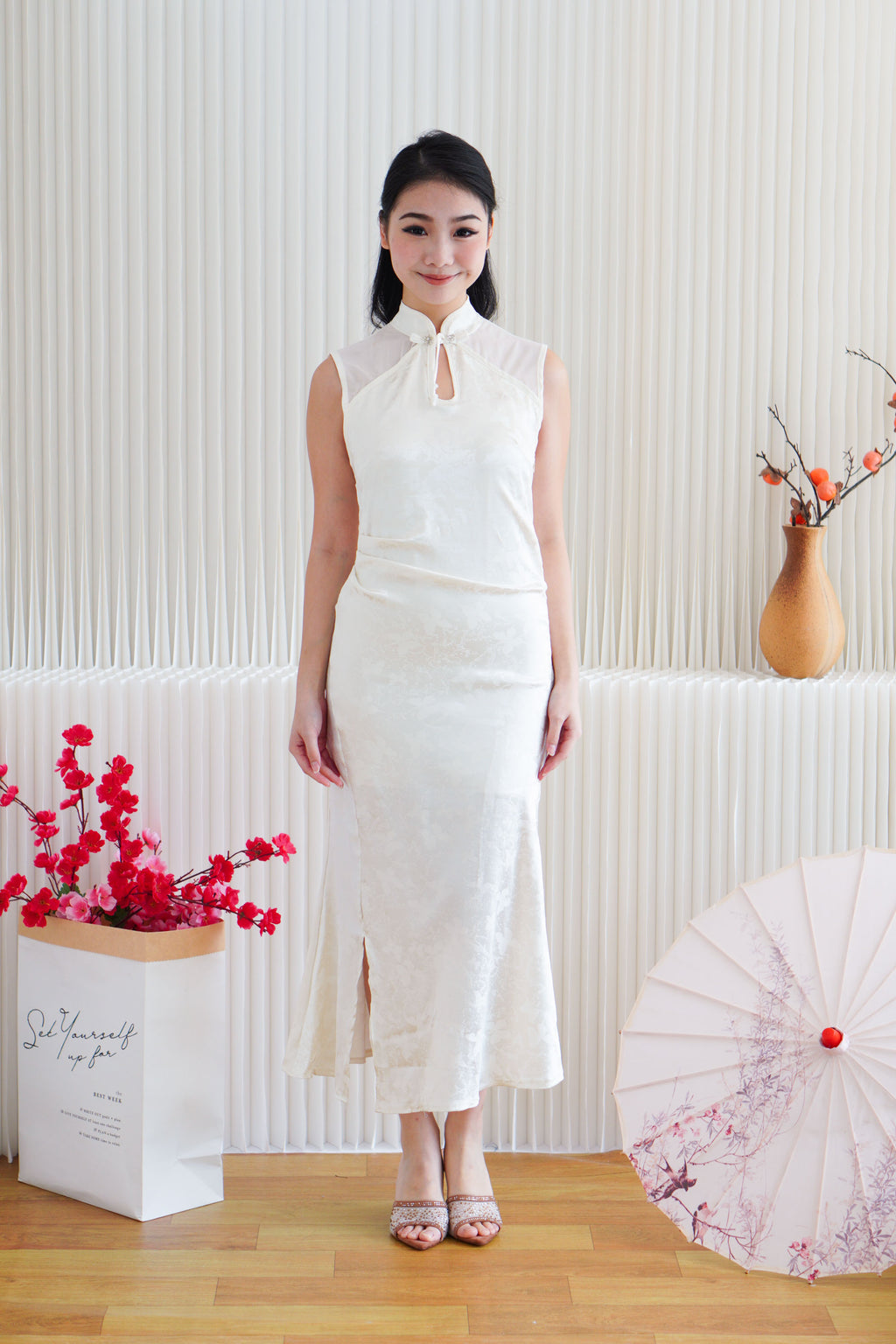 Yi Ning High Neck Cheongsam with Slit in Cream White