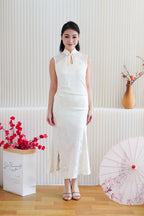 Yi Ning High Neck Cheongsam with Slit in Cream White