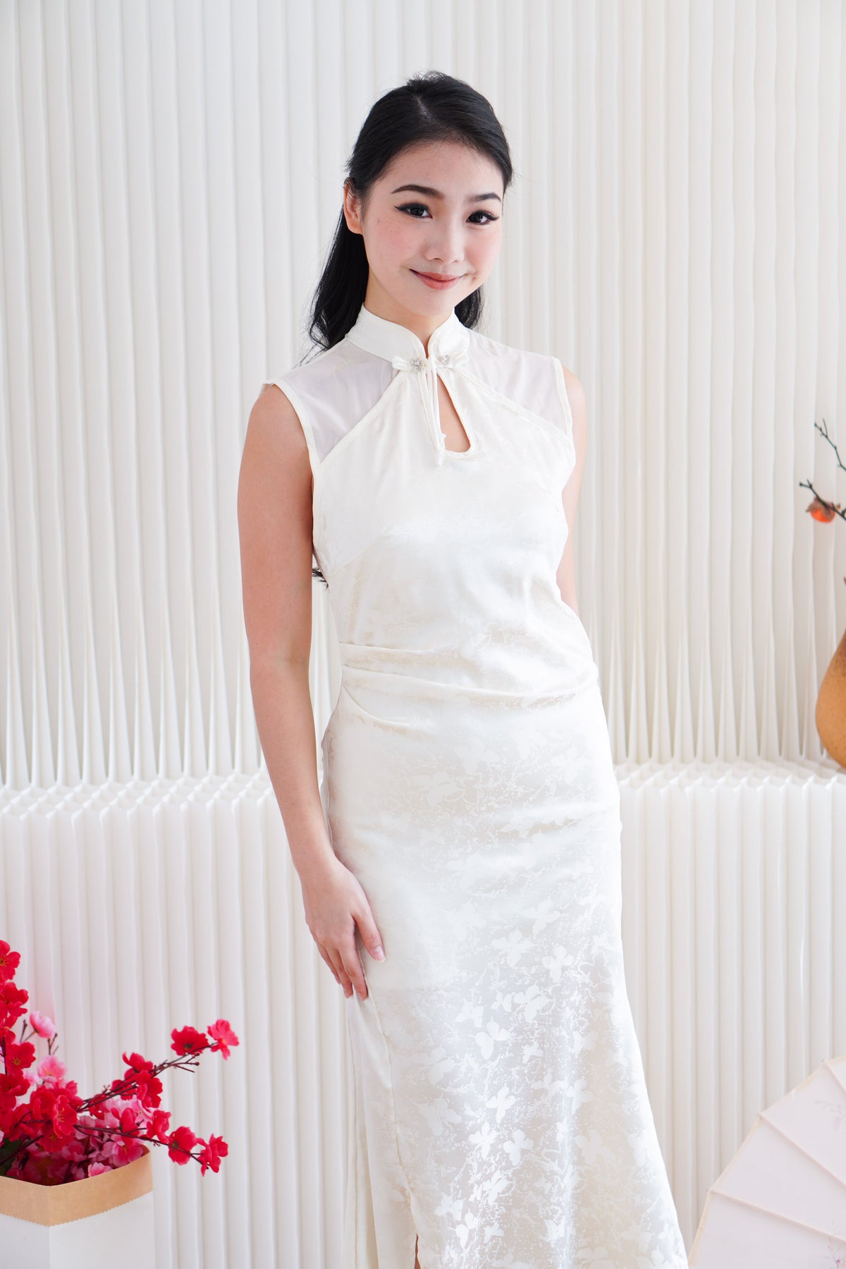 Yi Ning High Neck Cheongsam with Slit in Cream White