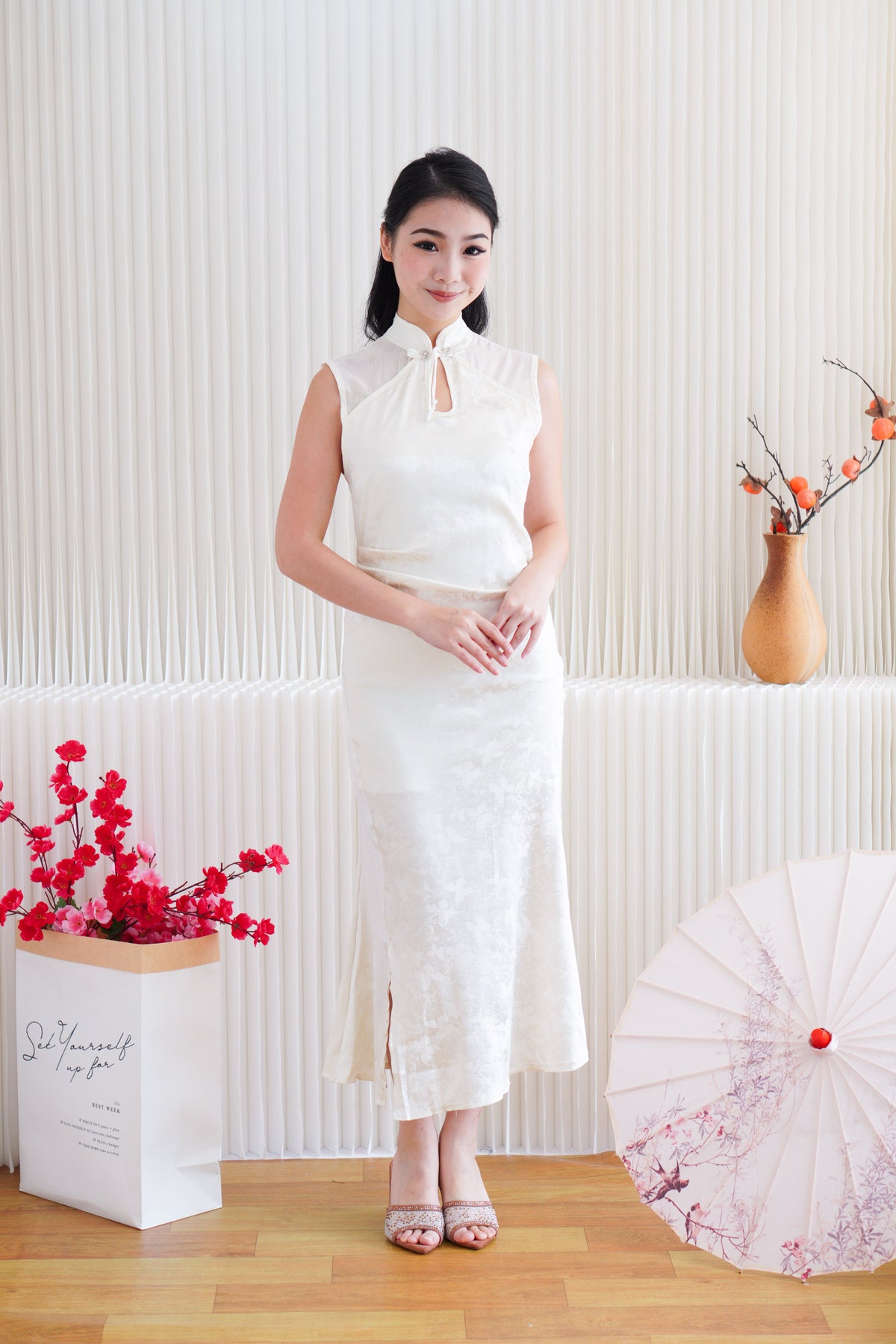 Yi Ning High Neck Cheongsam with Slit in Cream White