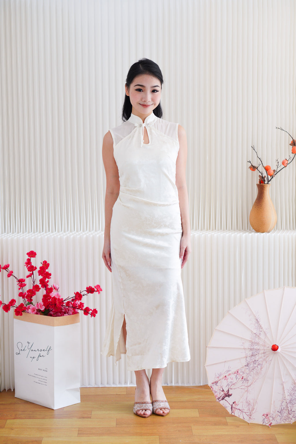 Yi Ning High Neck Cheongsam with Slit in Cream White