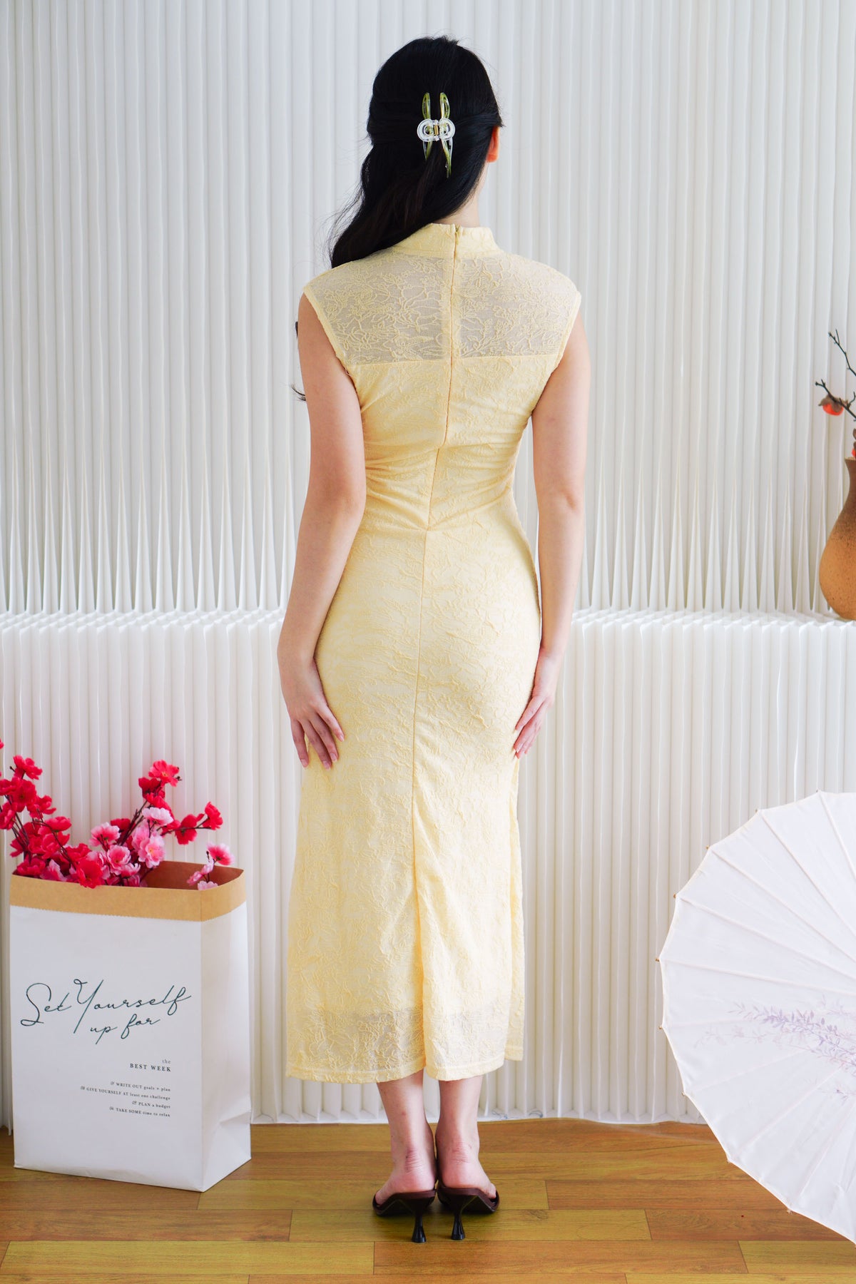 Si Yuan Lace Ruched Bodycon Cheongsam in Light Yellow