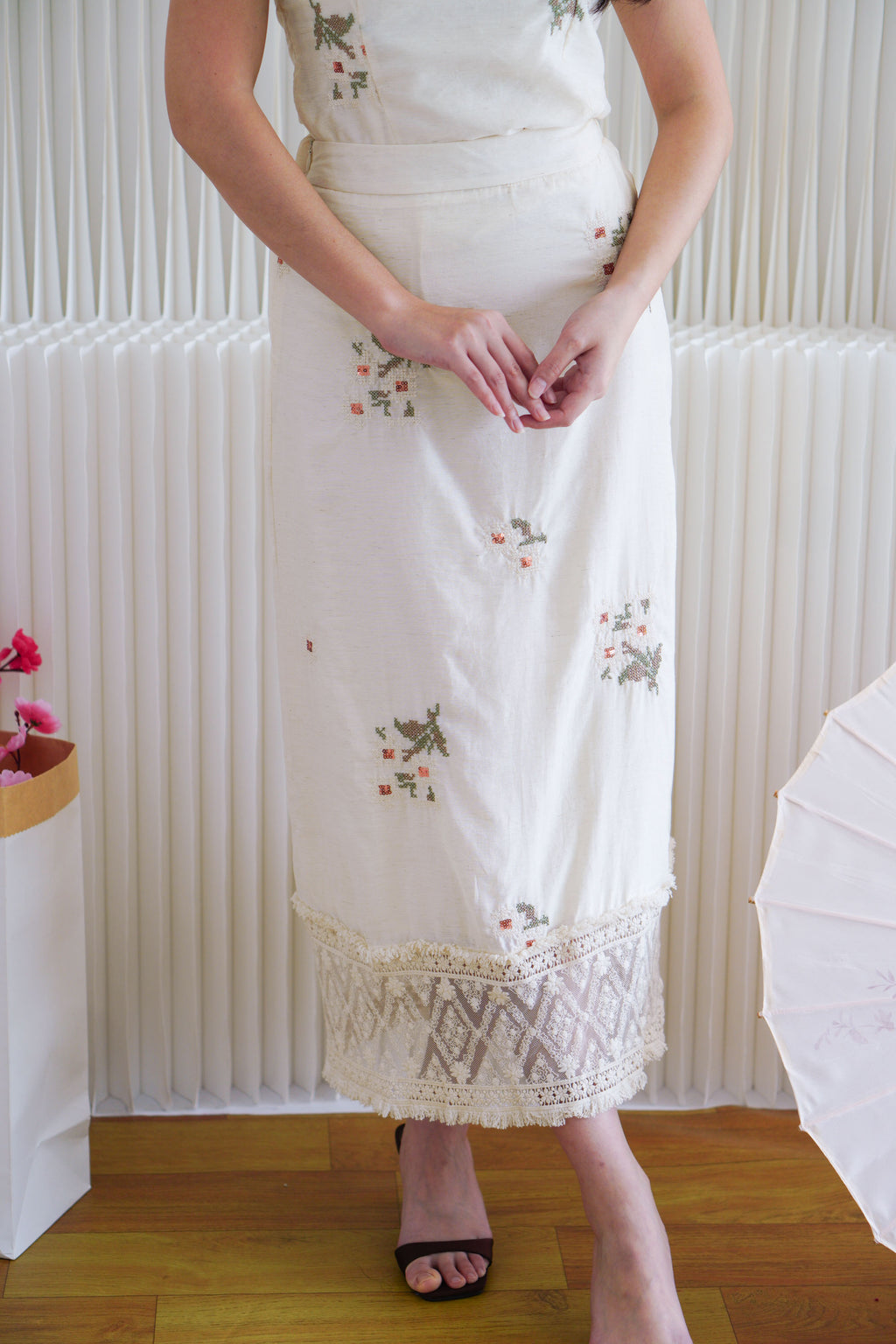 Jing Wen Modern Cheongsam 2 Piece Skirt Set in Cream
