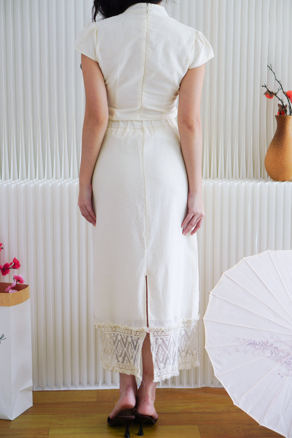 Jing Wen Modern Cheongsam 2 Piece Skirt Set in Cream