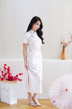 Wan Er Short Sleeves Floral Cheongsam in White