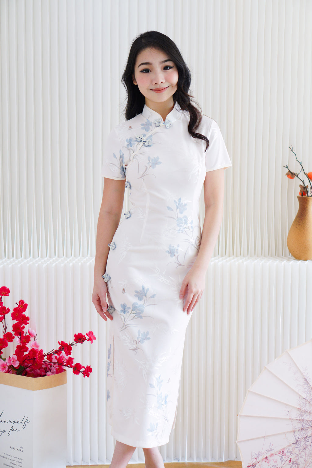 Wan Er Short Sleeves Floral Cheongsam in White