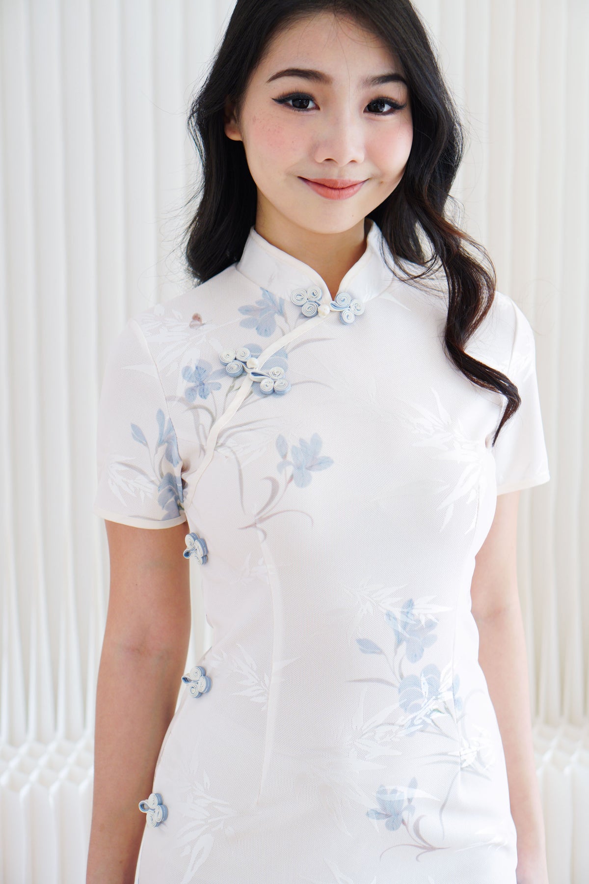 Wan Er Short Sleeves Floral Cheongsam in White