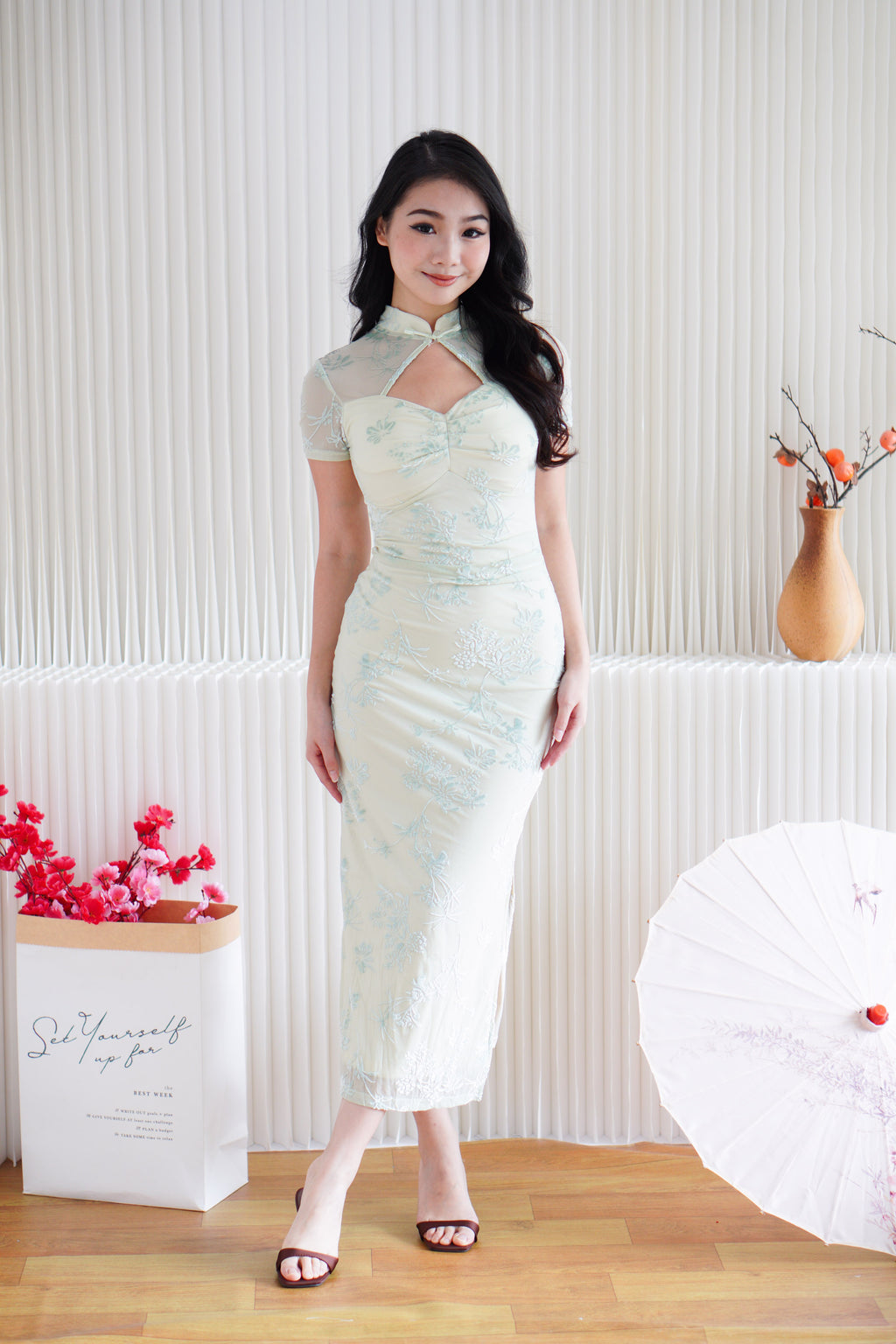 Yun Ya Velvet Embossed Padded Mesh Cheongsam in Cream and Light Green