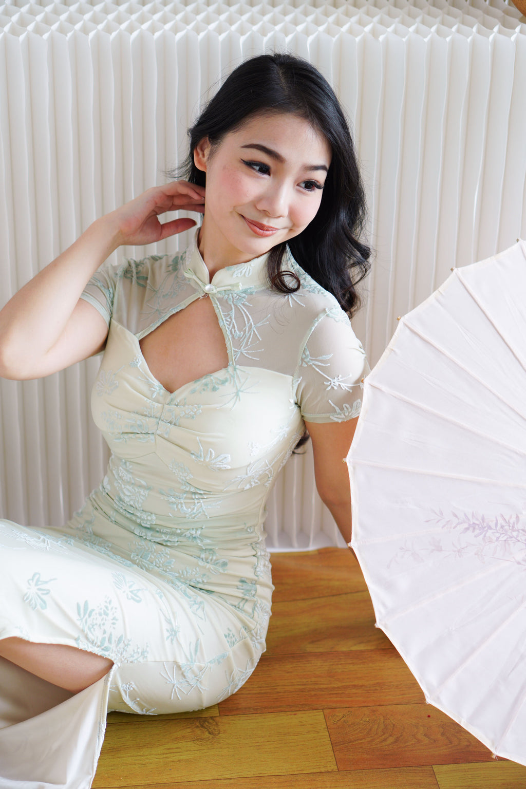 Yun Ya Velvet Embossed Padded Mesh Cheongsam in Cream and Light Green
