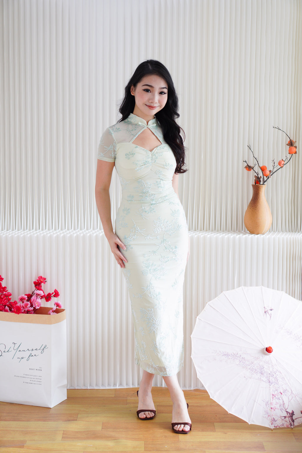 Yun Ya Velvet Embossed Padded Mesh Cheongsam in Cream and Light Green