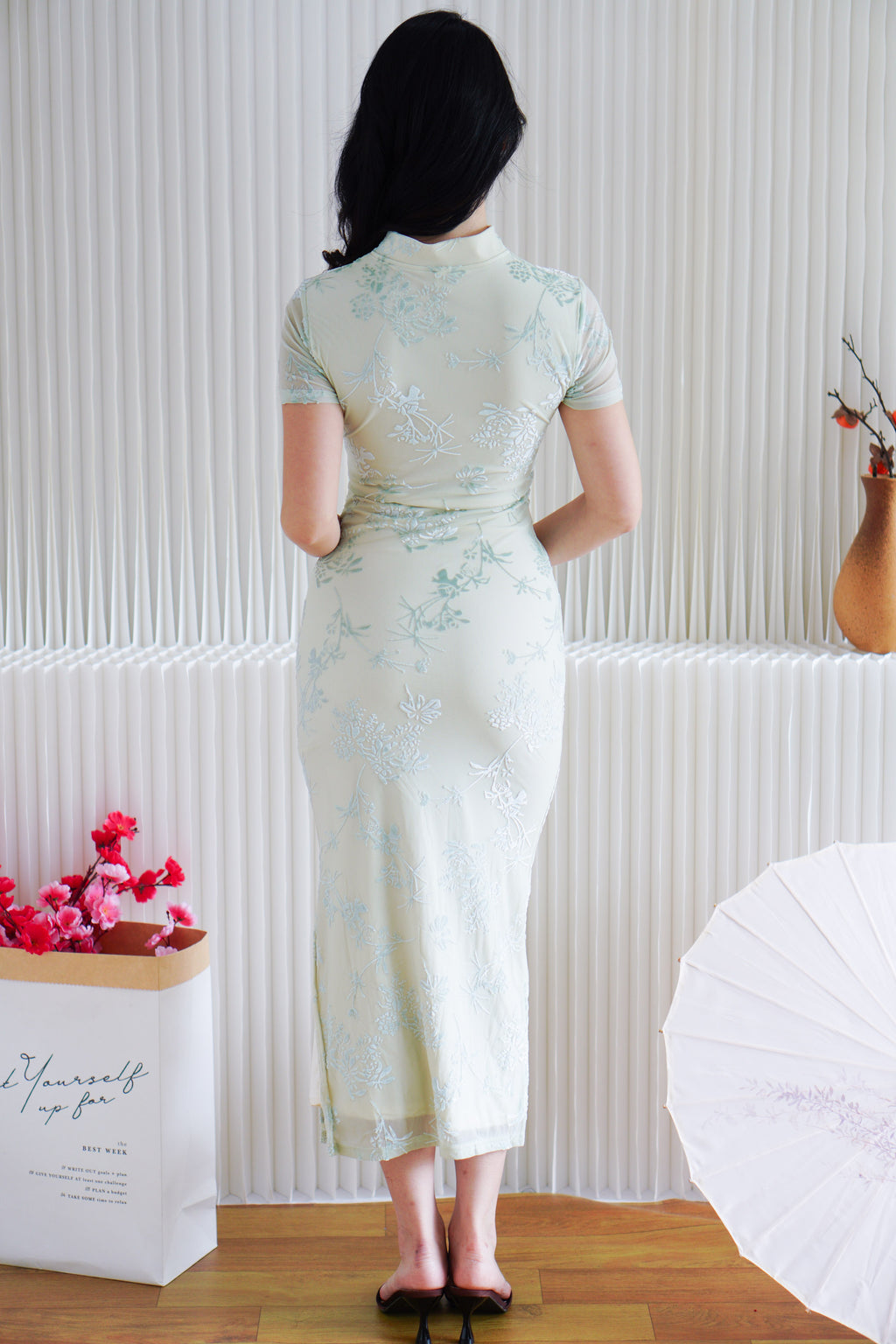 Yun Ya Velvet Embossed Padded Mesh Cheongsam in Cream and Light Green