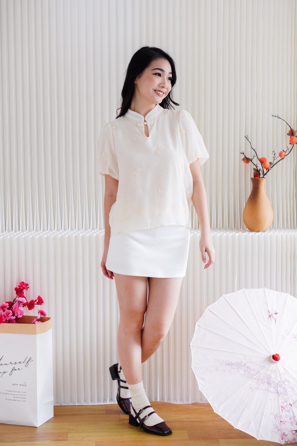 En Puffy Sleeves Cheongsam Top in Cream