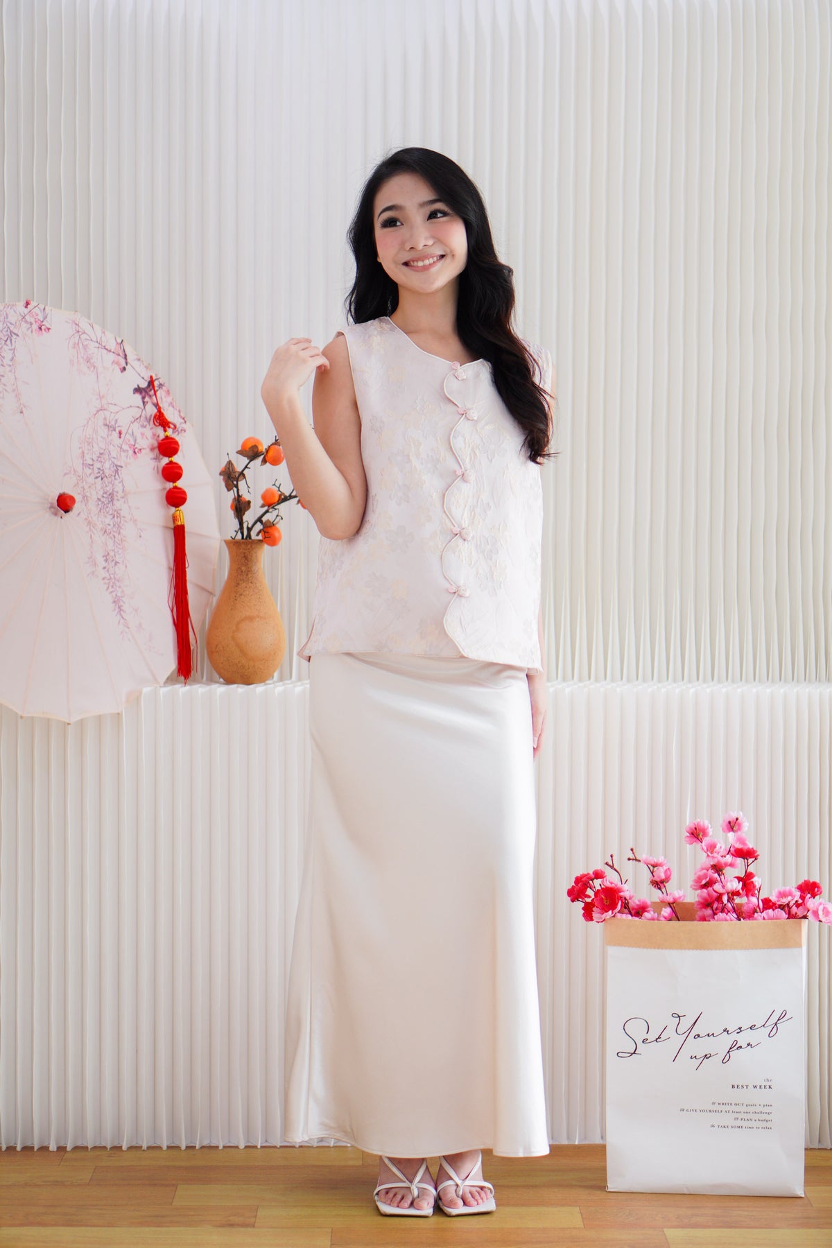 Yu Wen Floral Scallop Edge Cheongsam Vest Top in Light Pink