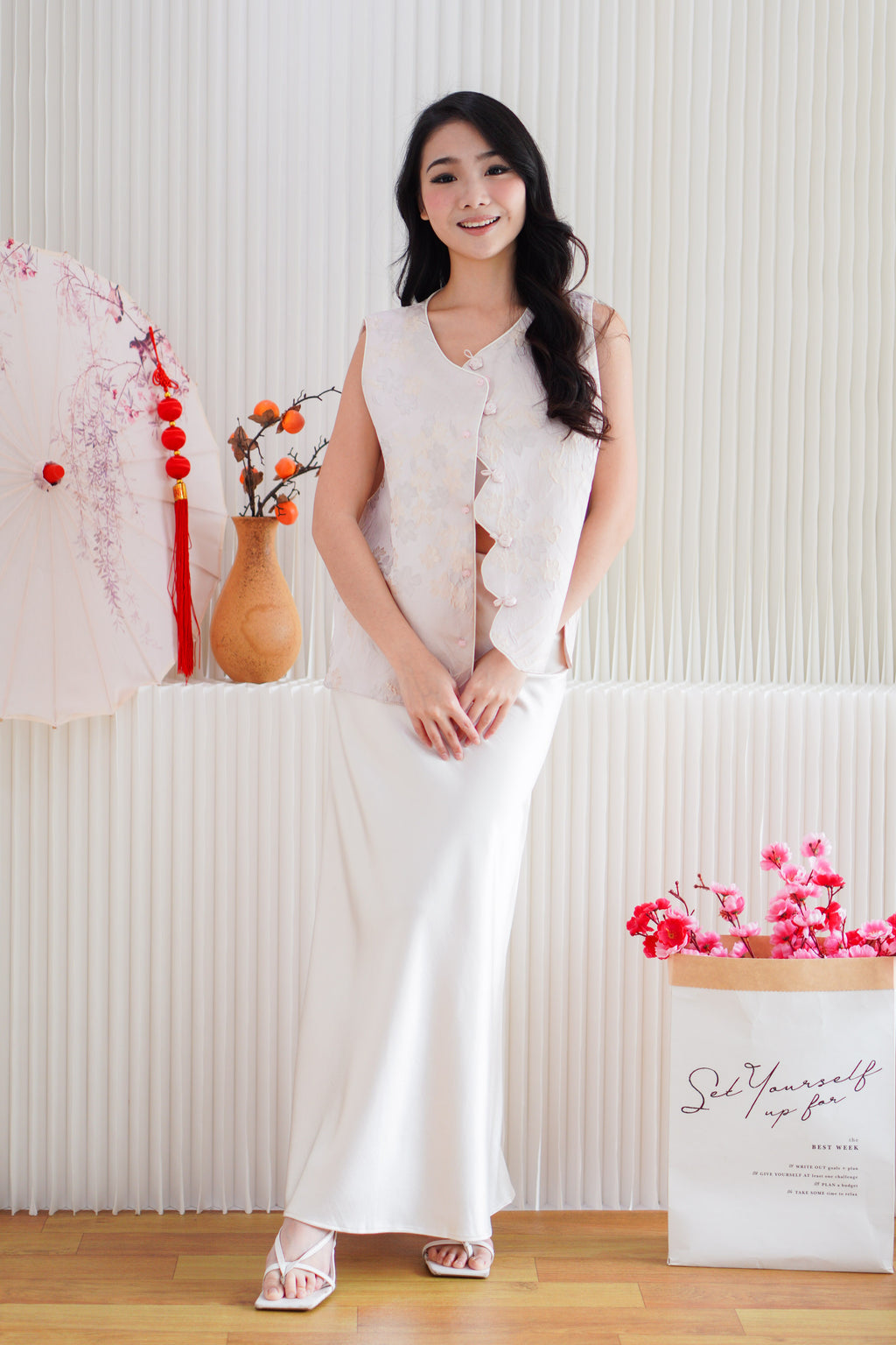 Yu Wen Floral Scallop Edge Cheongsam Vest Top in Light Pink