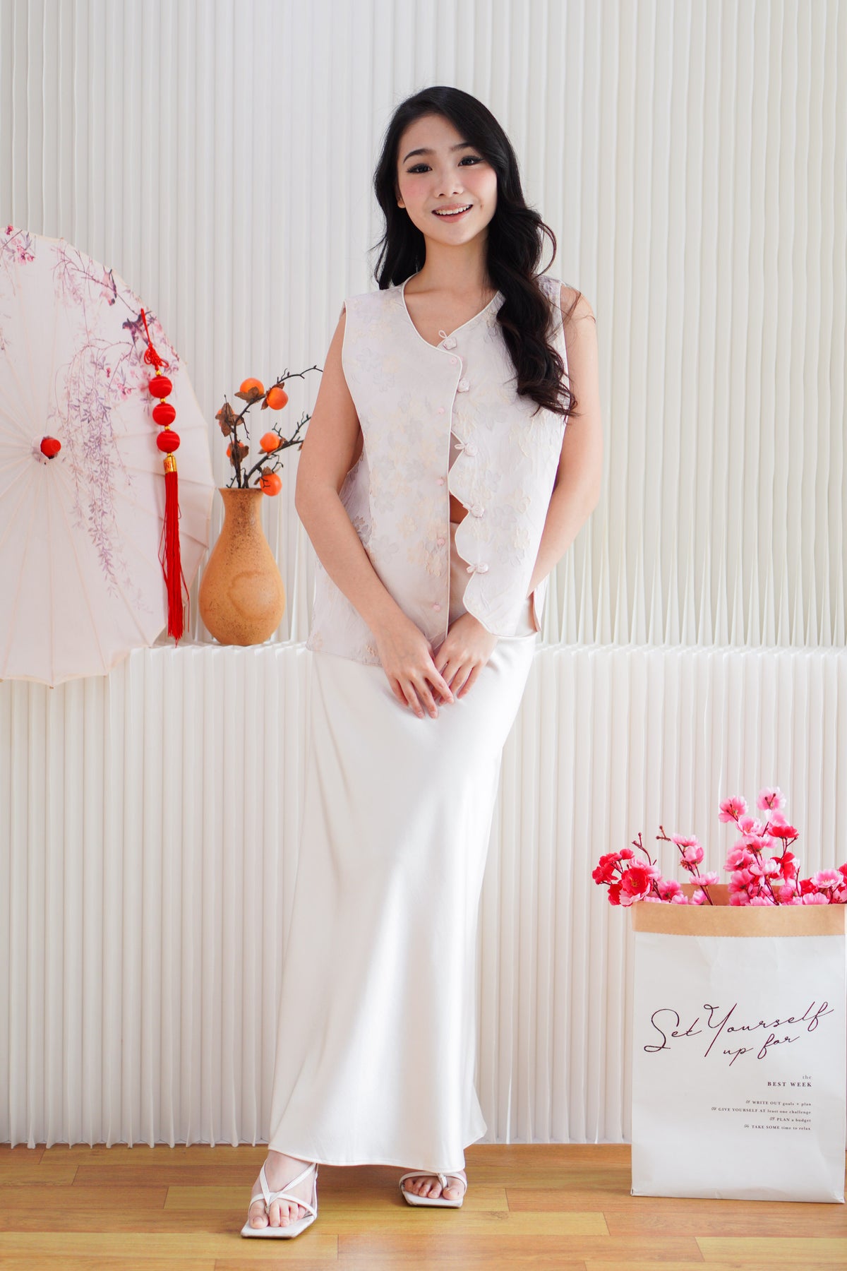 Yu Wen Floral Scallop Edge Cheongsam Vest Top in Light Pink
