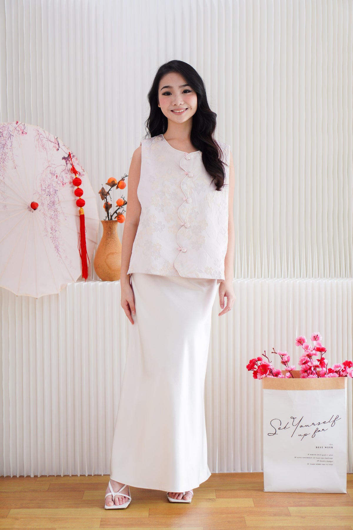 Yu Wen Floral Scallop Edge Cheongsam Vest Top in Light Pink