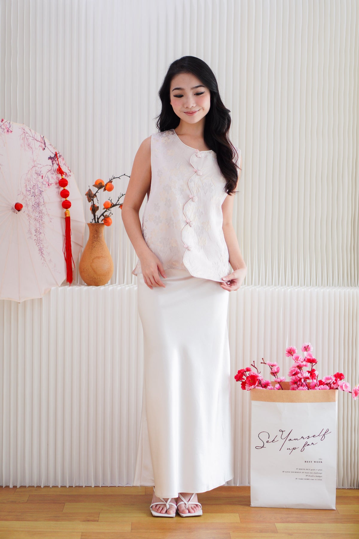 Yu Wen Floral Scallop Edge Cheongsam Vest Top in Light Pink