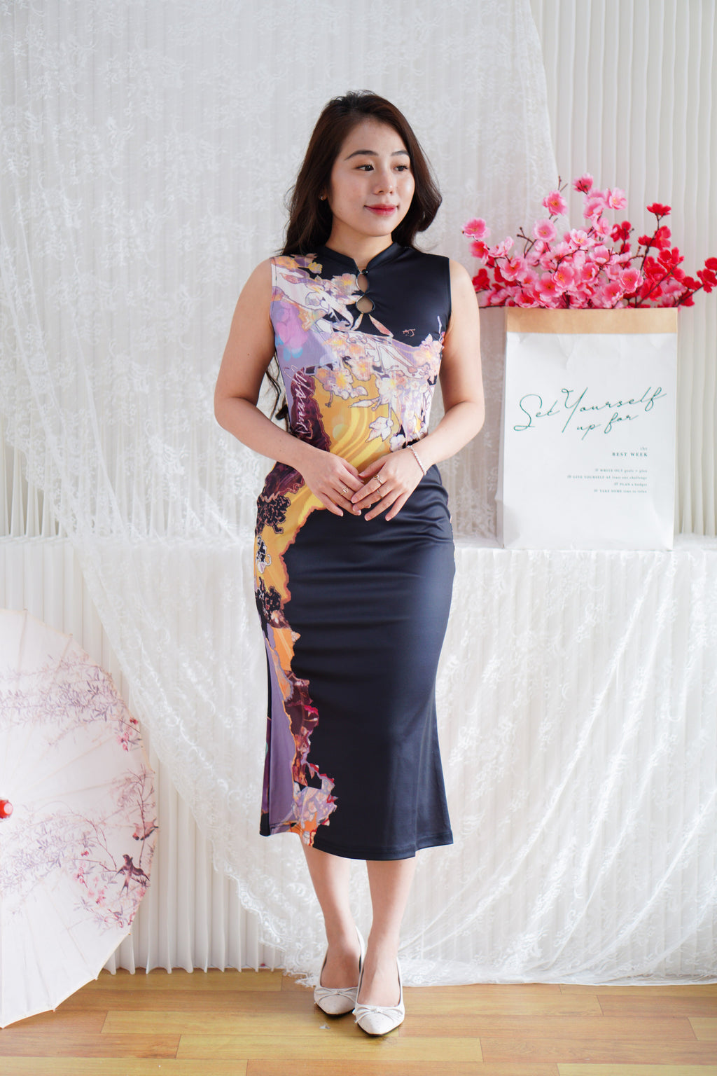 2.0 Ai Wei Floral Modern Cheongsam in Black