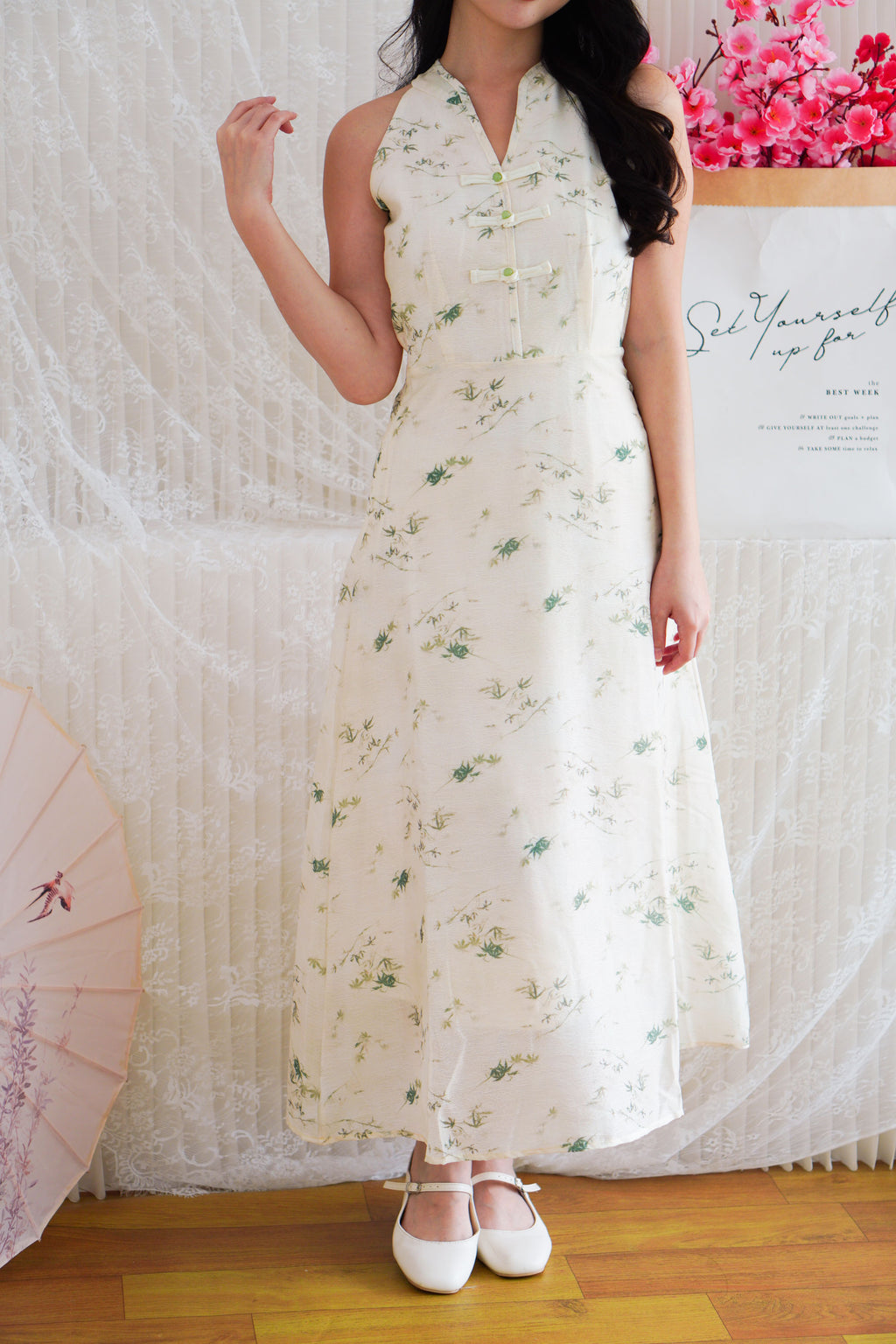 Zhu Qing Floral Modern Cheongsam A-Line Dress in Cream and Green