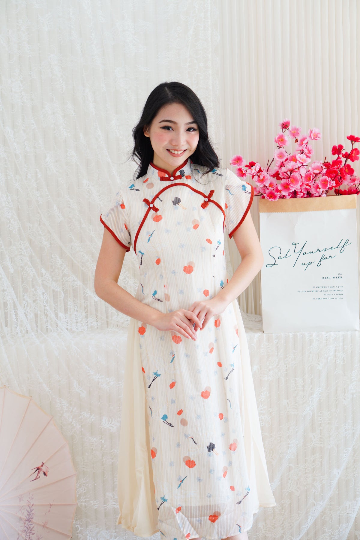 Mu Ran Cap Sleeves Flowy Cheongsam in Cream with Red Lining
