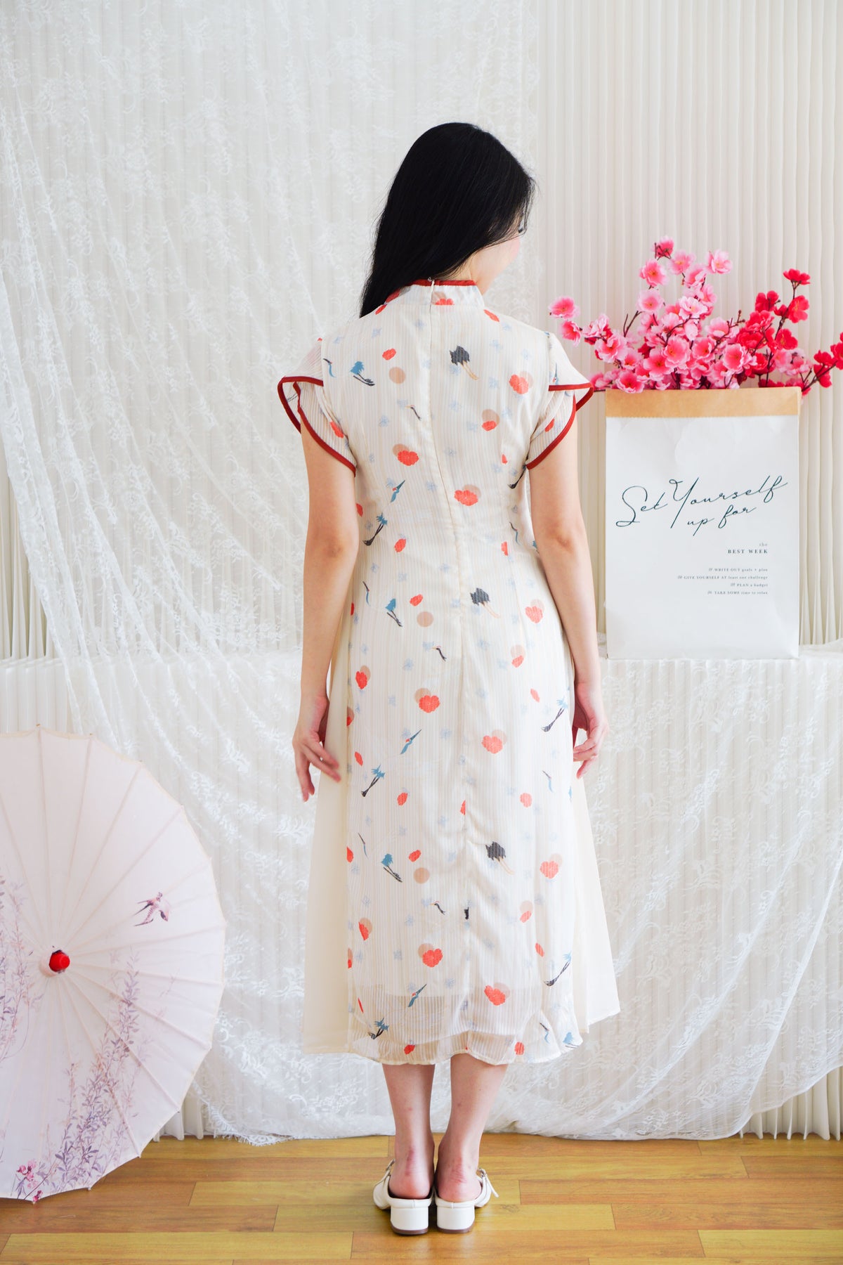 Mu Ran Cap Sleeves Flowy Cheongsam in Cream with Red Lining
