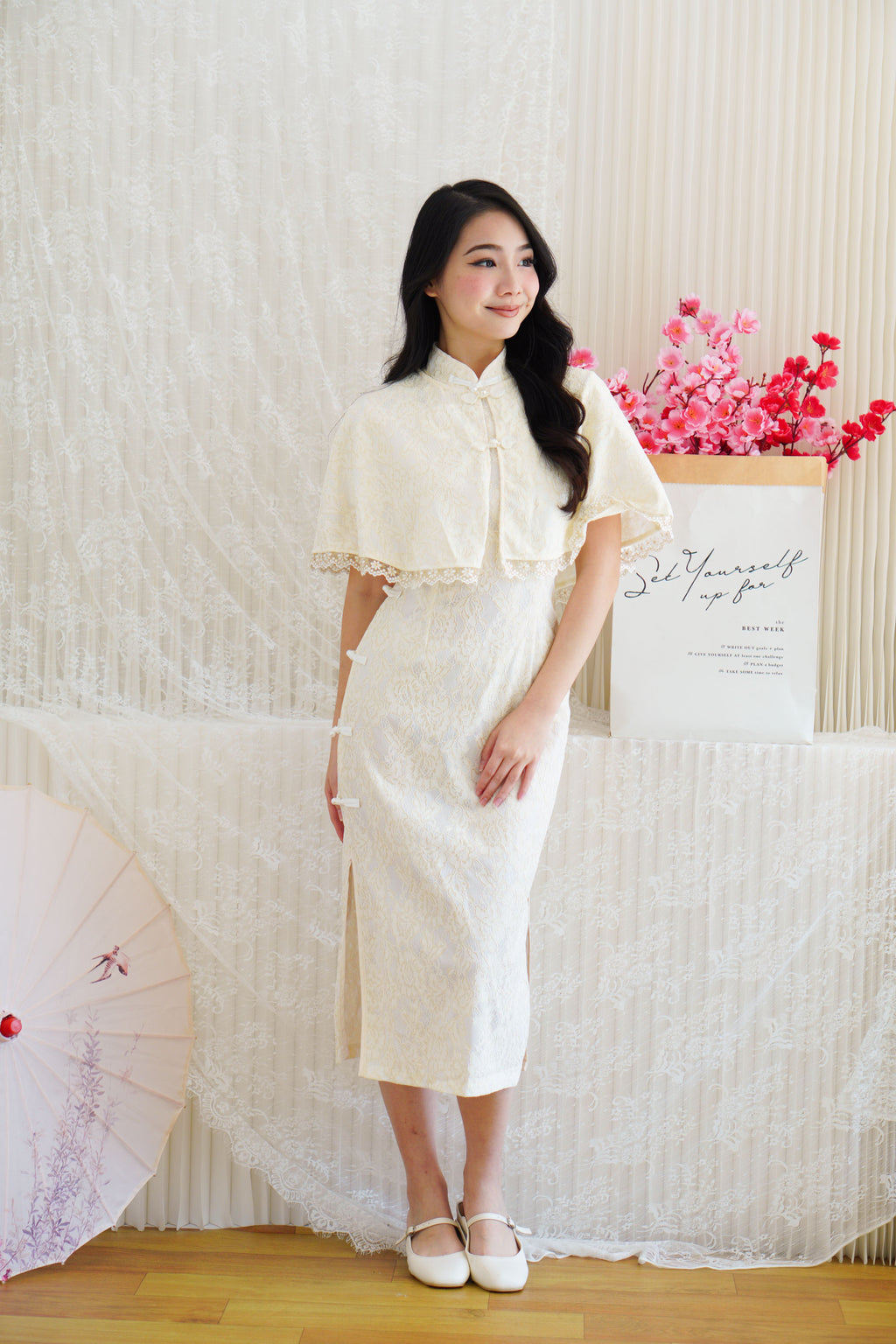 Shang Yi 2 Piece Set Short Sleeves Cheongsam with Cape in Cream White