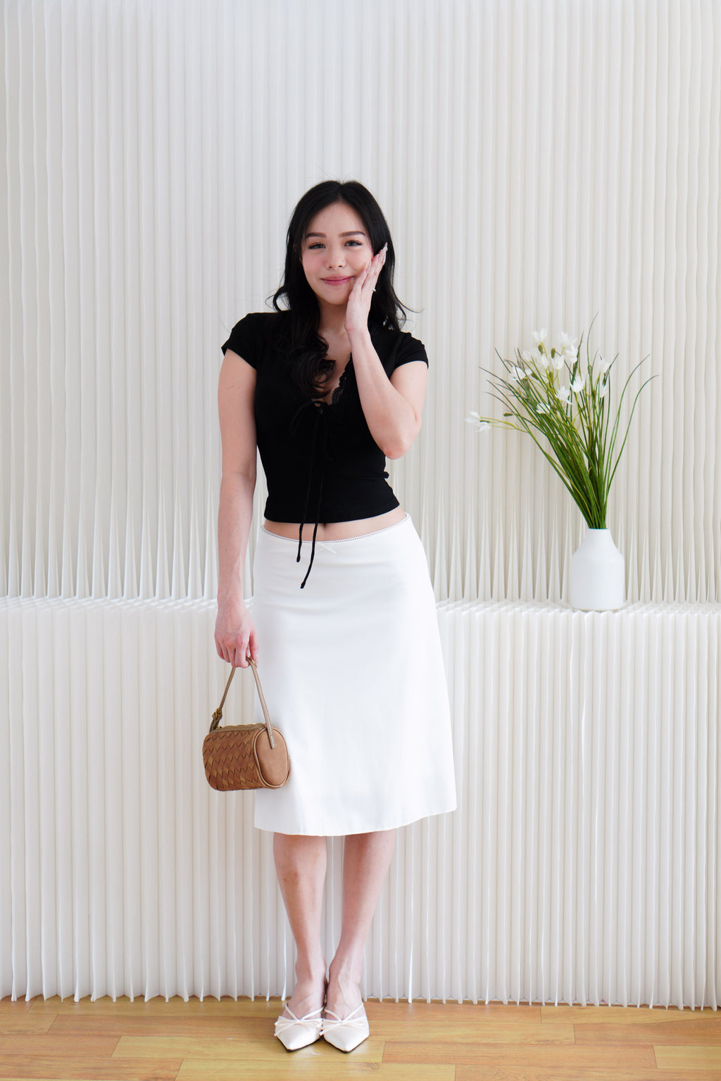 Siekka V Neck Padded Lace Ribbon Short Sleeves Top in Black