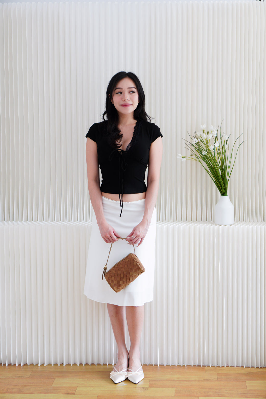 Siekka V Neck Padded Lace Ribbon Short Sleeves Top in Black