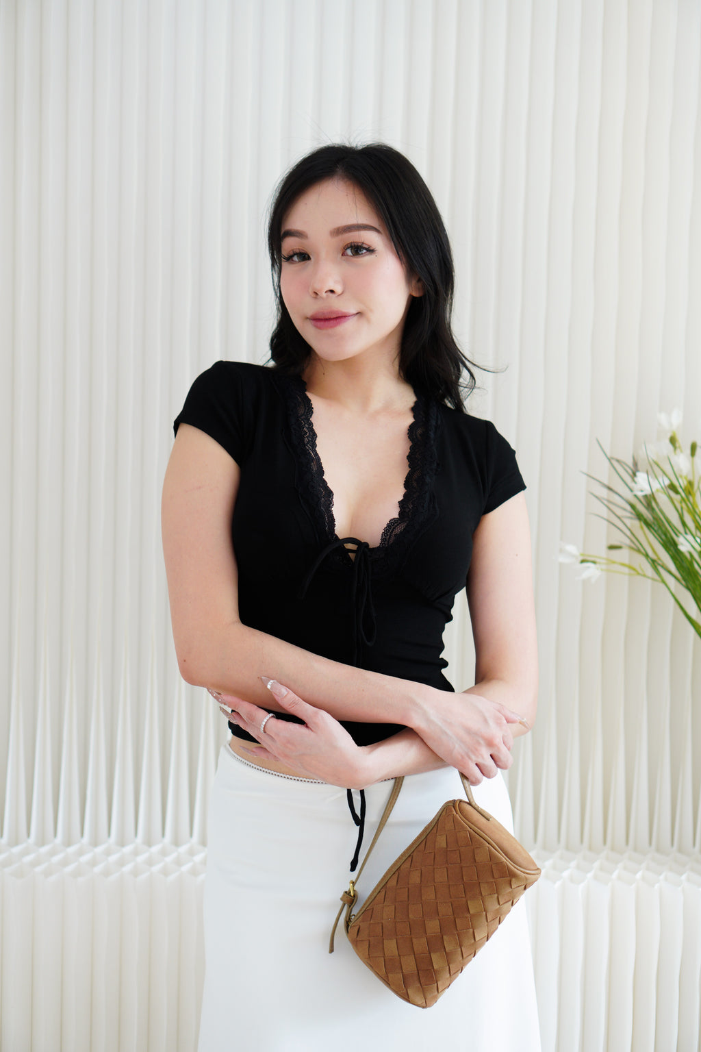 Siekka V Neck Padded Lace Ribbon Short Sleeves Top in Black