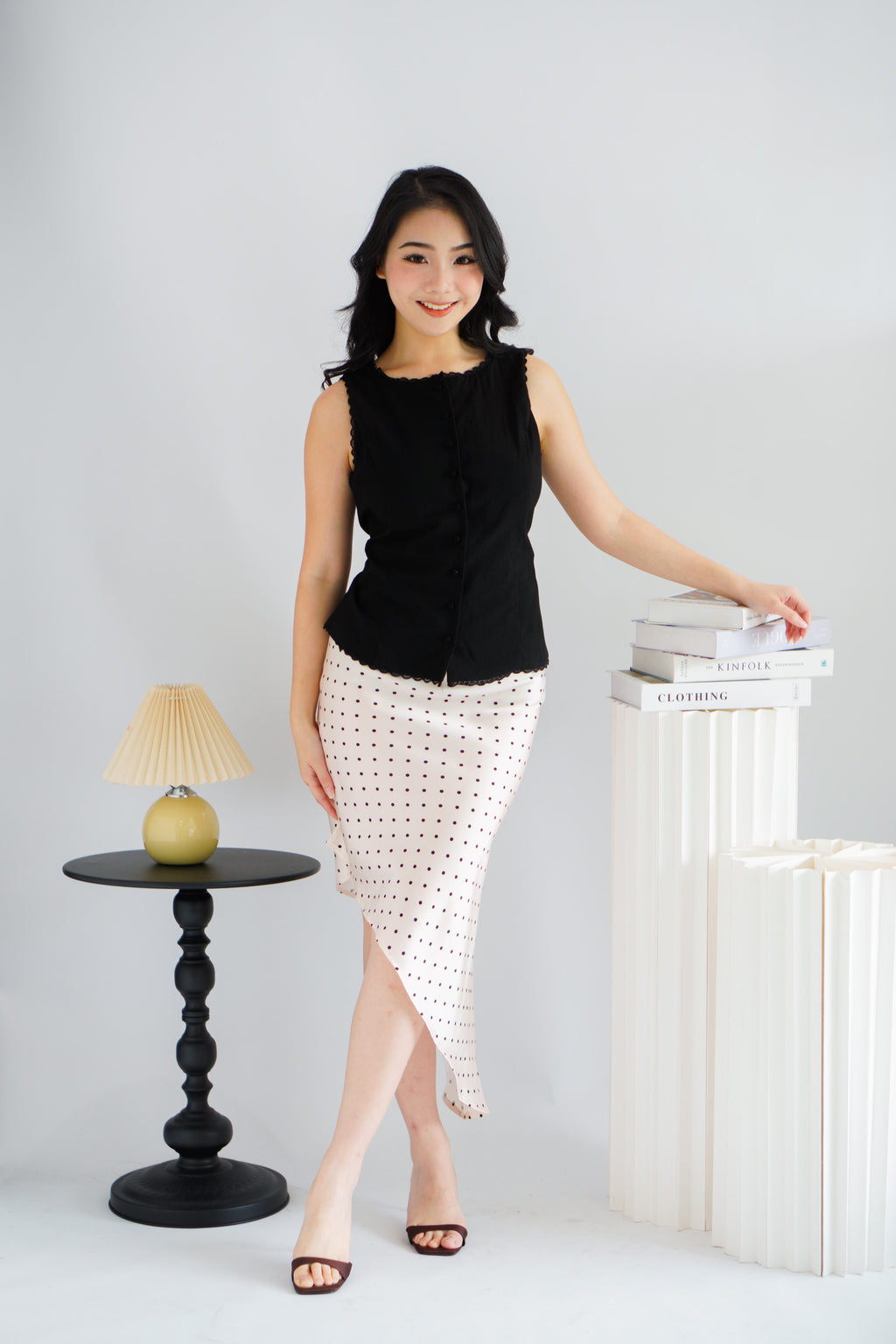 Marlianne Sleeveless Button Down Top in Black