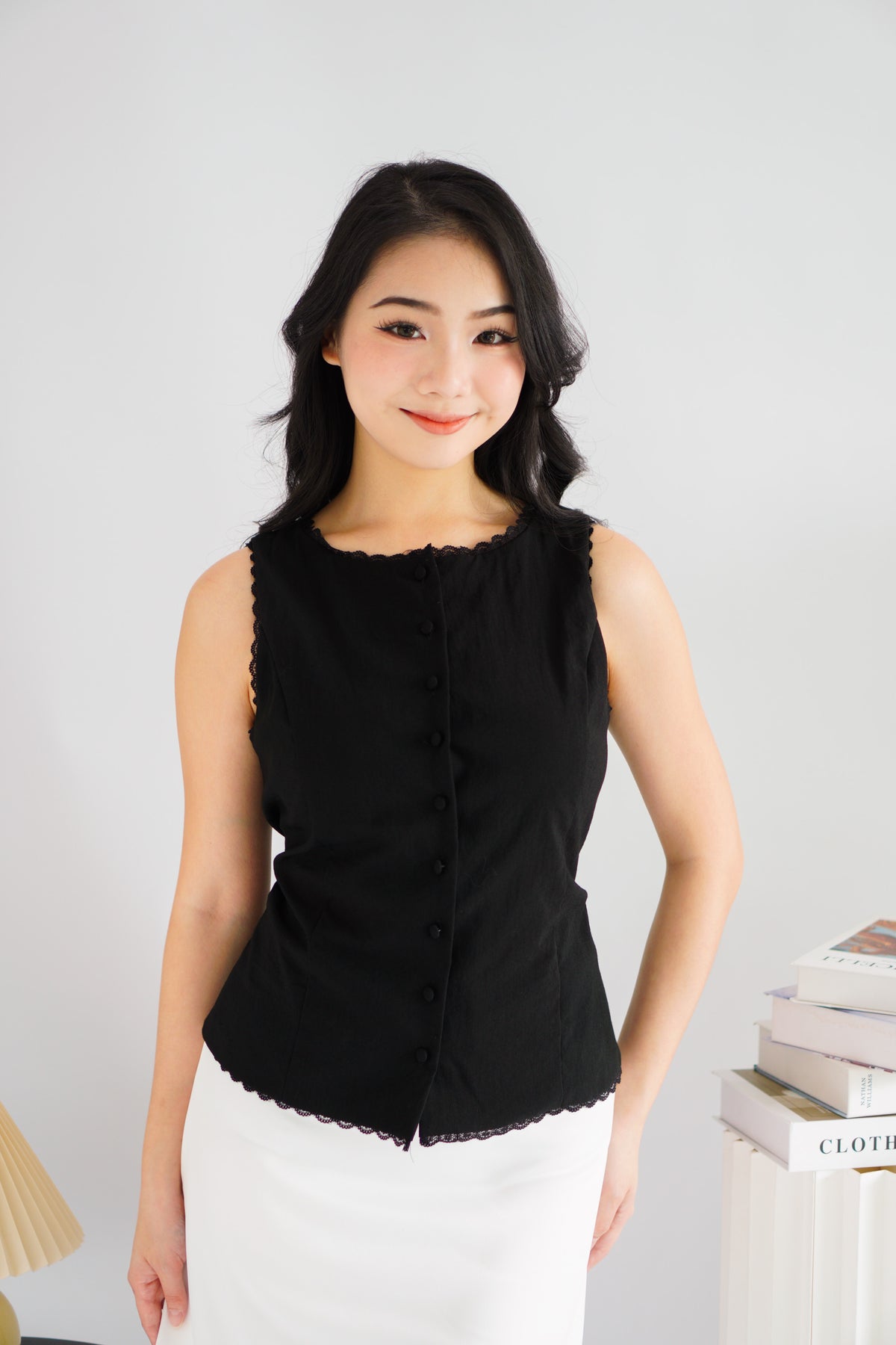 Marlianne Sleeveless Button Down Top in Black