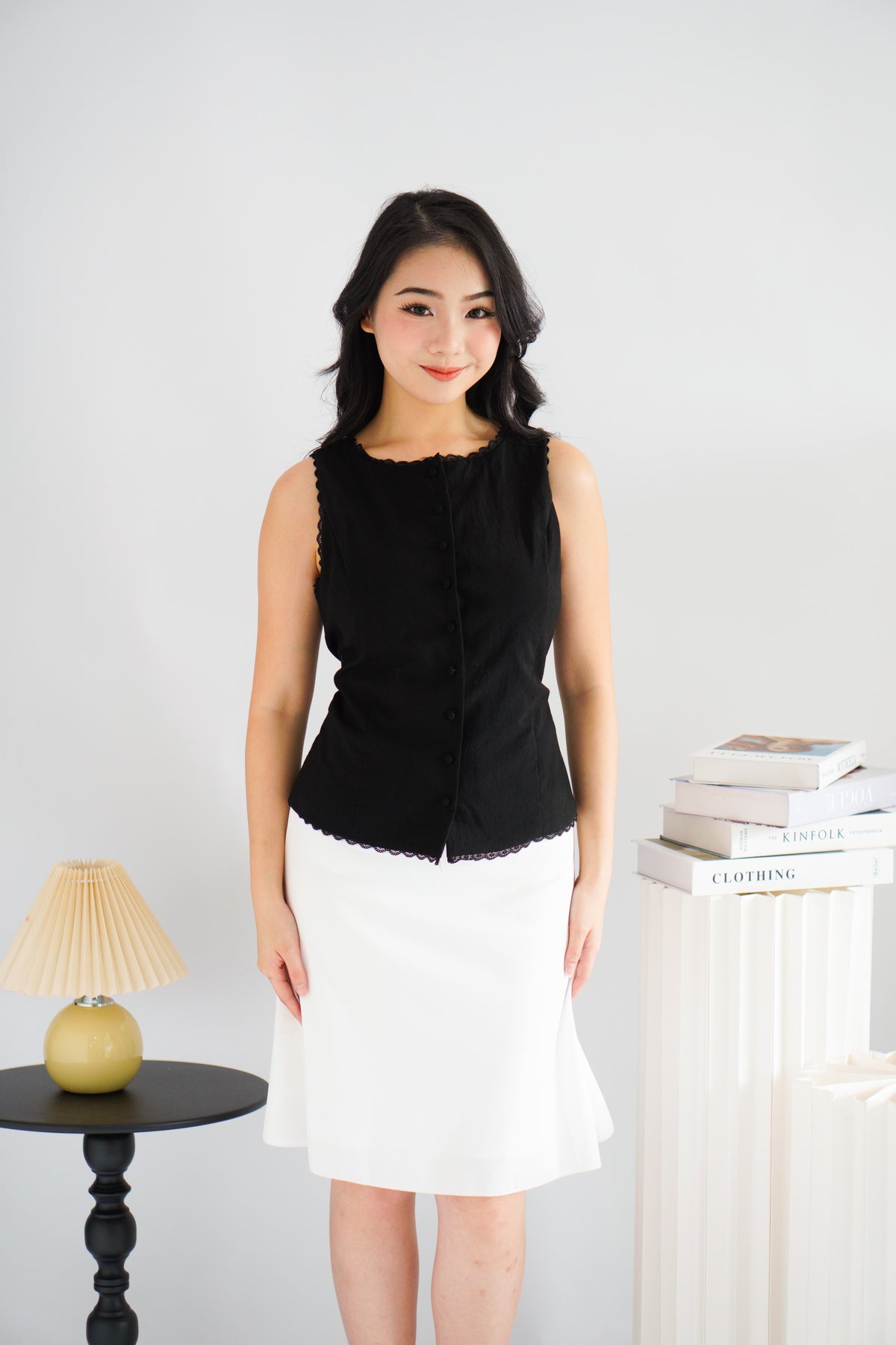 Marlianne Sleeveless Button Down Top in Black