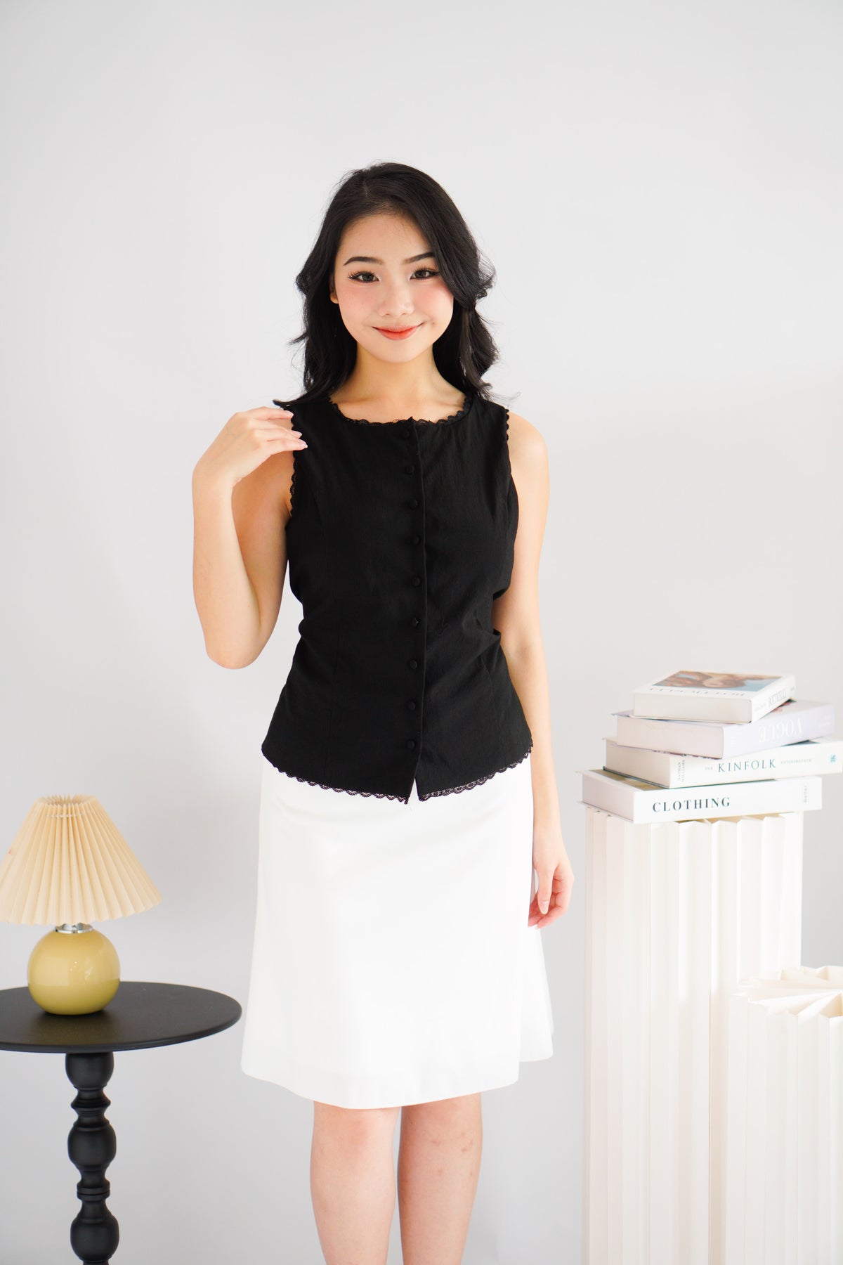 Marlianne Sleeveless Button Down Top in Black