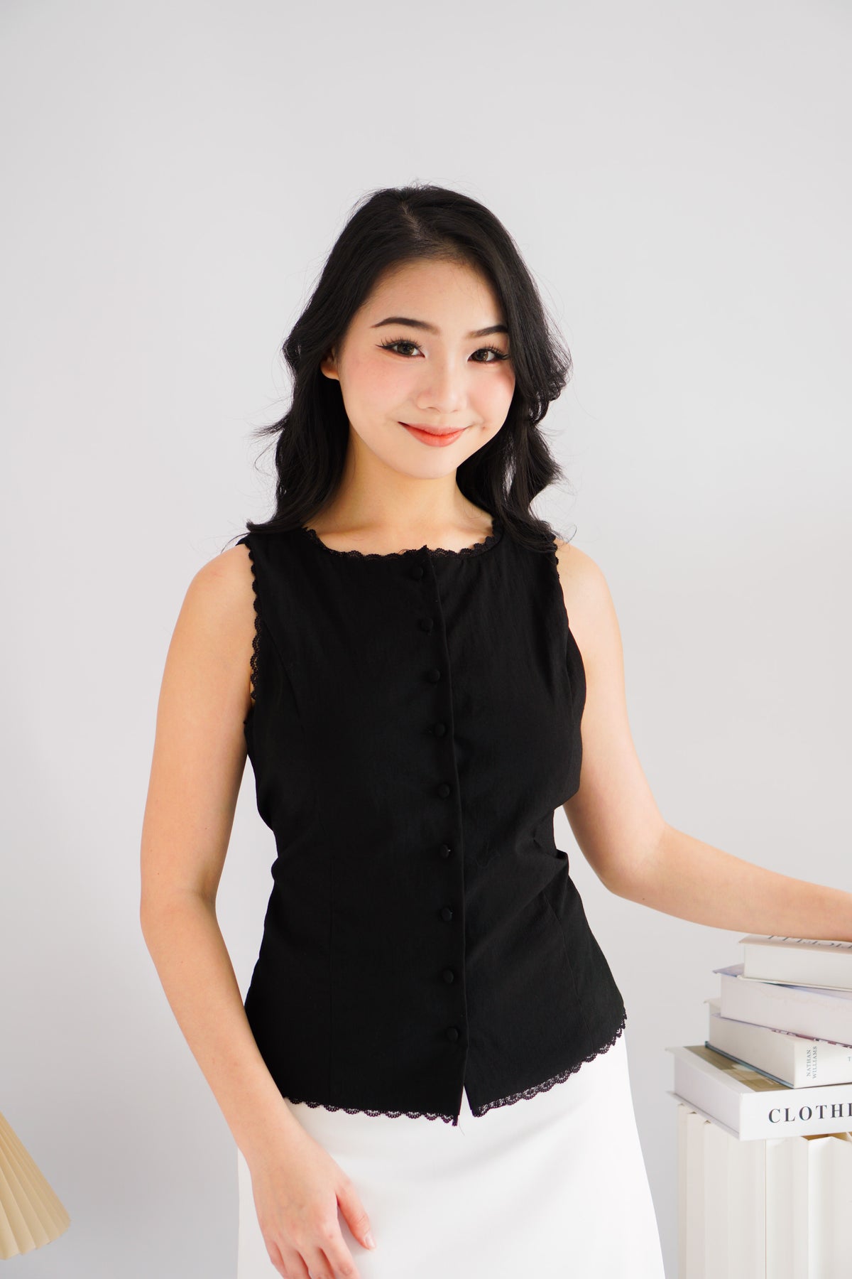 Marlianne Sleeveless Button Down Top in Black