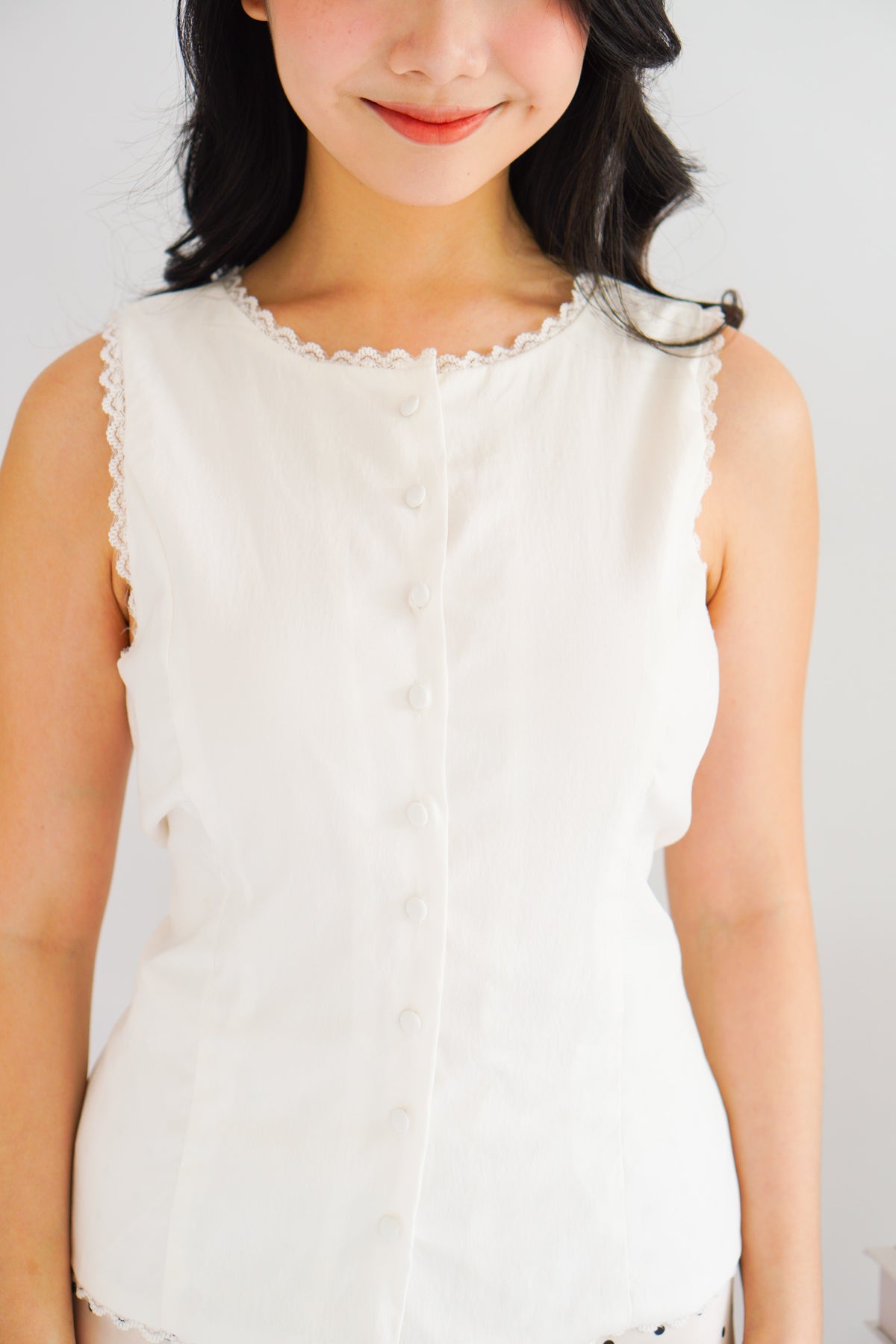 Marlianne Sleeveless Button Down Top in White