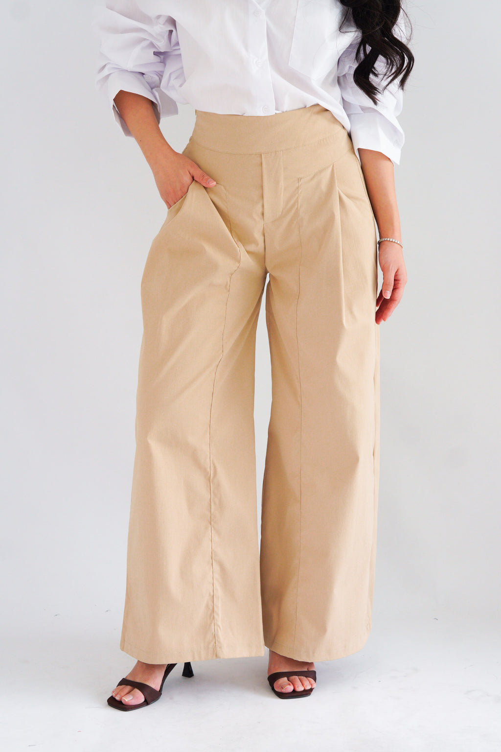 Koven Wide Legged Pants in Light Khaki