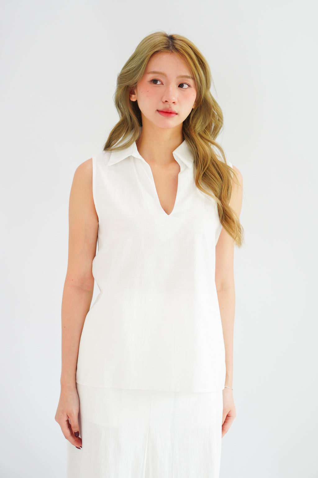 Norae Collar V Neck 2 Piece Linen Skirt Set in White