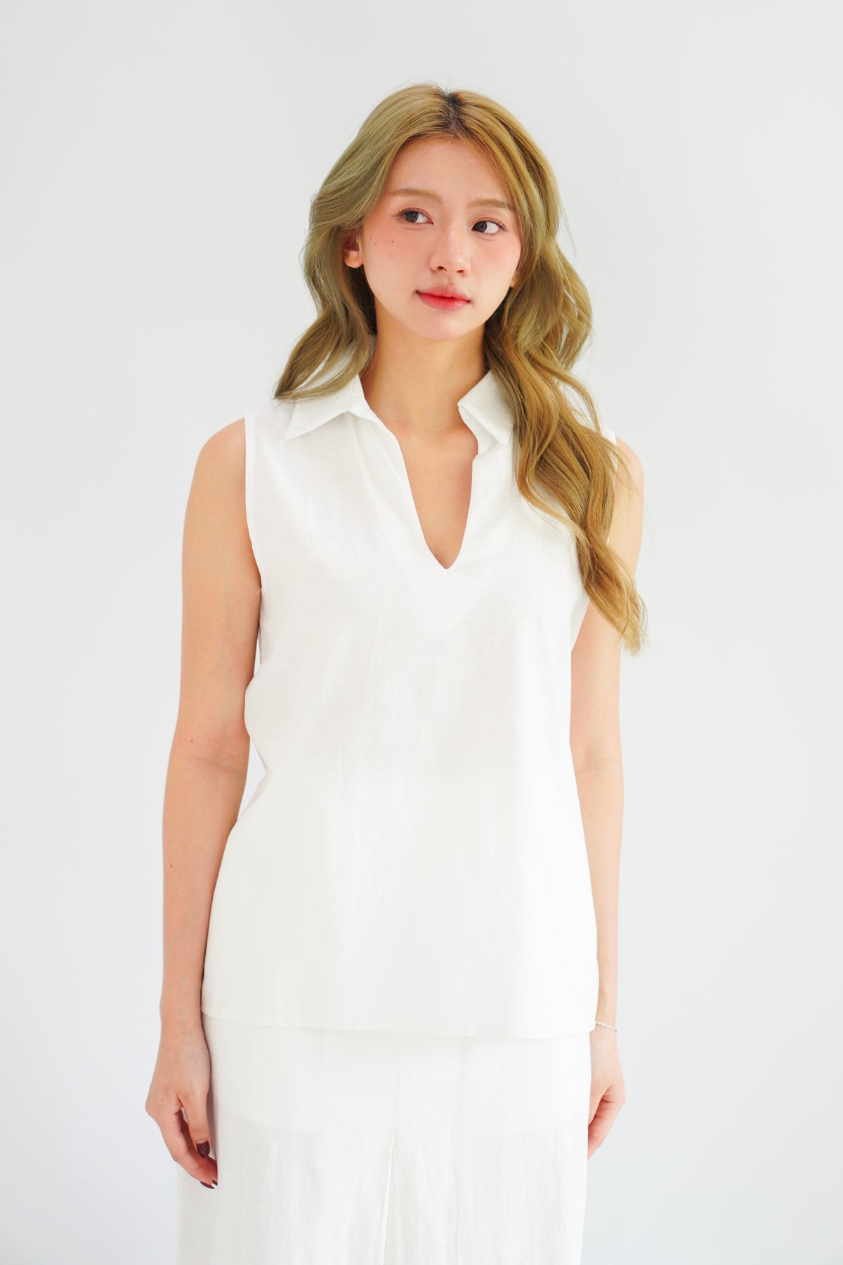 Norae Collar V Neck 2 Piece Linen Skirt Set in White